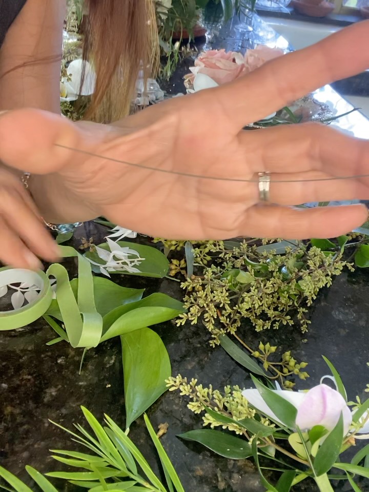 Corsage 🤍🫶 boutonniere
graduation 👩🎓🧑🎓
#flowers #corsage #boutonniere #graduation #love
