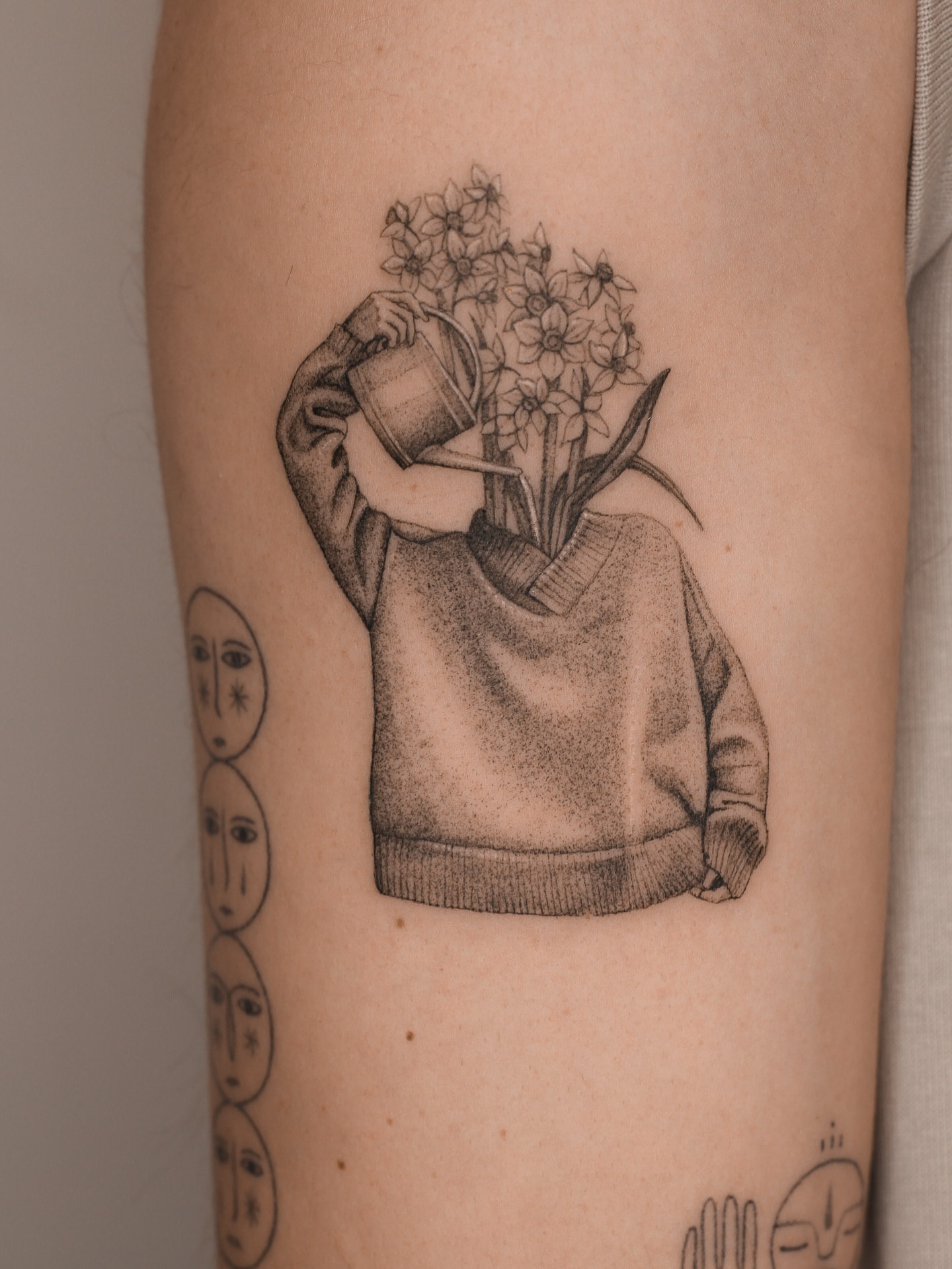 Spring in micro realism 🌼
#tattoovilnius #microrealism
#vilniustattoo #flowertattoo