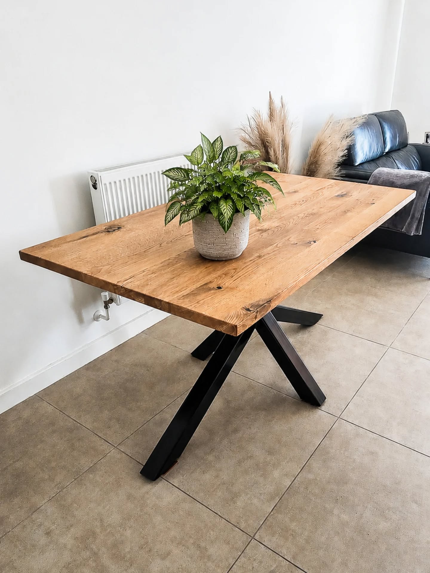 Nothing overdone... Just solid oak, handcrafted steel, and timeless design 🤎
This is one of those tables that fits into almost any home and instantly warms the space up.
.
.
.
.
#solidoakfurniture #handmadefurniture #livingroominspo #woodandsteel