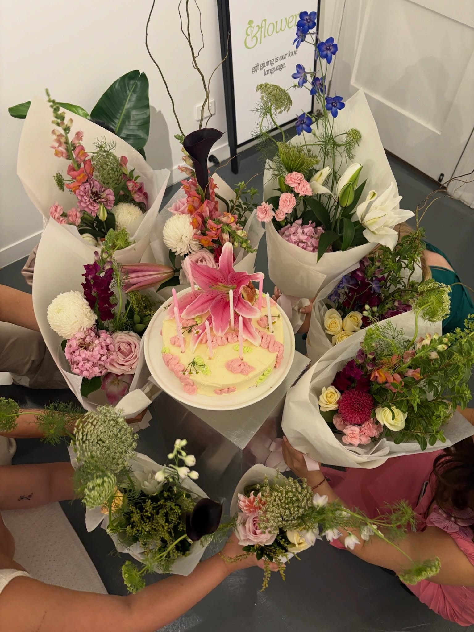 Birthday bouquet 💐 workshop 🎈
Perfect way to celebrate with your loved ones 🥰
Keep an eye out for our next workshop dates!!! 👀
#bouquetworkshop #floralworkshop