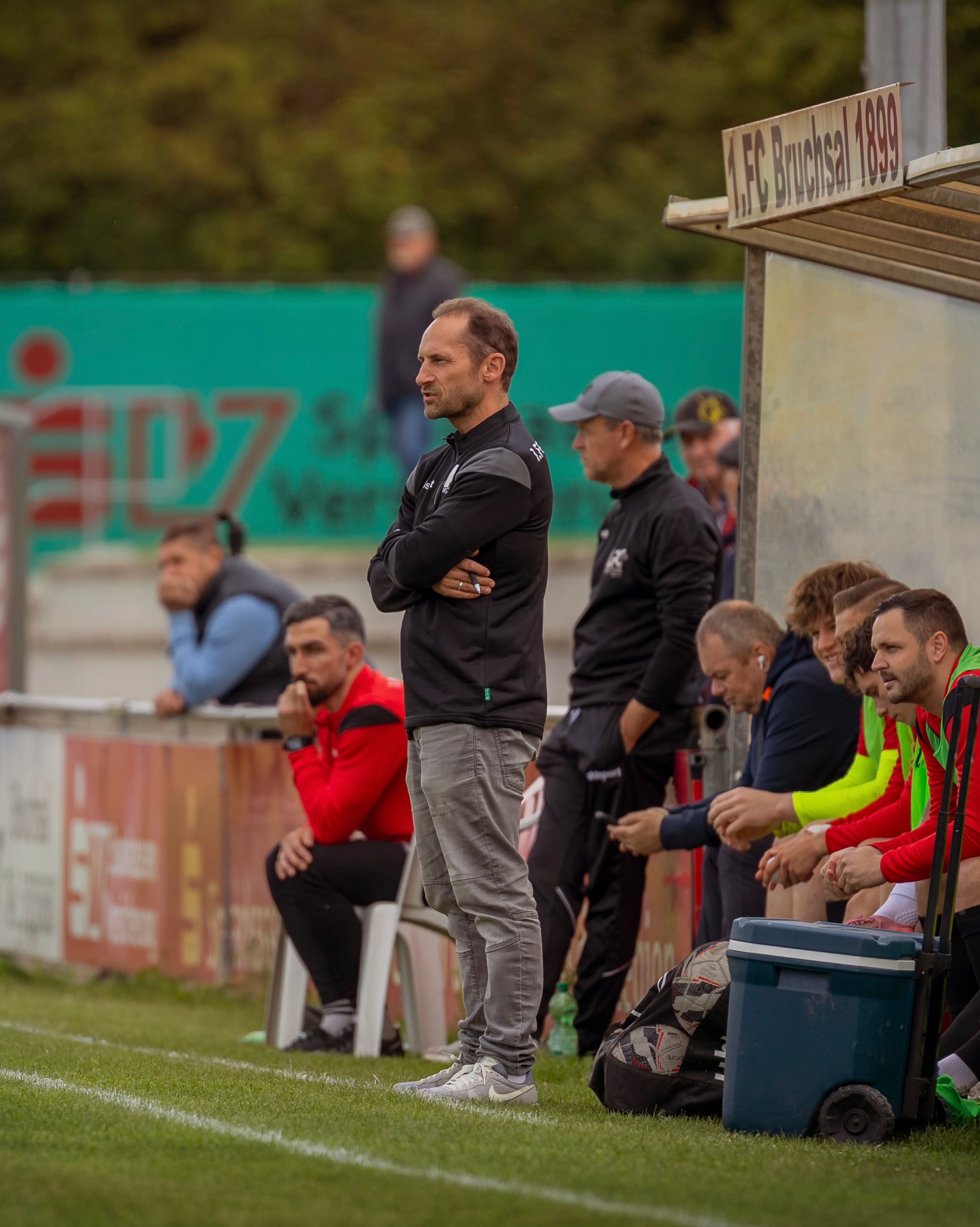 Was ein Einstand, was ein Spiel 🫡
Herzlich Willkommen beim 1.FC Bruchsal, lieber Thorsten!
Hoffentlich fühlst du dich ganz schnell bei uns wie Zuhause, wenn auch nur für die restlichen Spiele diese Saison. 🤝🤝
©️Foto von @simone_kochanek_fotografie