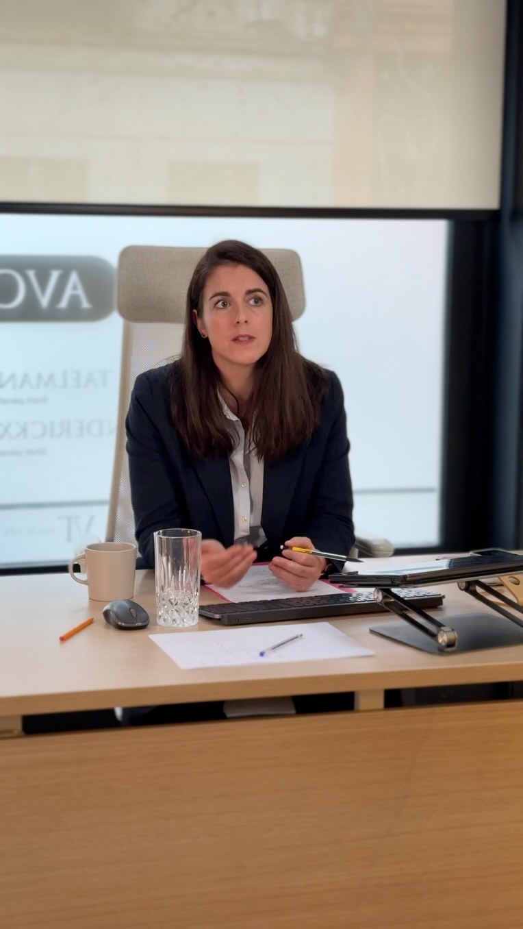 90% du travail d’une avocate pénaliste se passe loin du tribunal.
C’est tout ce que vous ne voyez pas : les recherches juridiques, la lecture des dossiers, les stratégies de défense, les appels aux clients, les courriers, les conclusions...
Ce que vous voyez à l’audience, c’est l’aboutissement de semaines, parfois de mois de travail invisible.
C’est le résultat, jamais le chemin pour y arriver.
Et c’est justement ce chemin qui fait la différence pour nos clients.
avocat pénaliste Bruxelles - cabinet pénal Belgique - droit pénal belge - avocat Bruxelles - défense pénale - avocat criminel Bruxelles - cabinet d’avocats Bruxelles - procédure pénale Belgique - avocat audience - défense criminelle Belgique