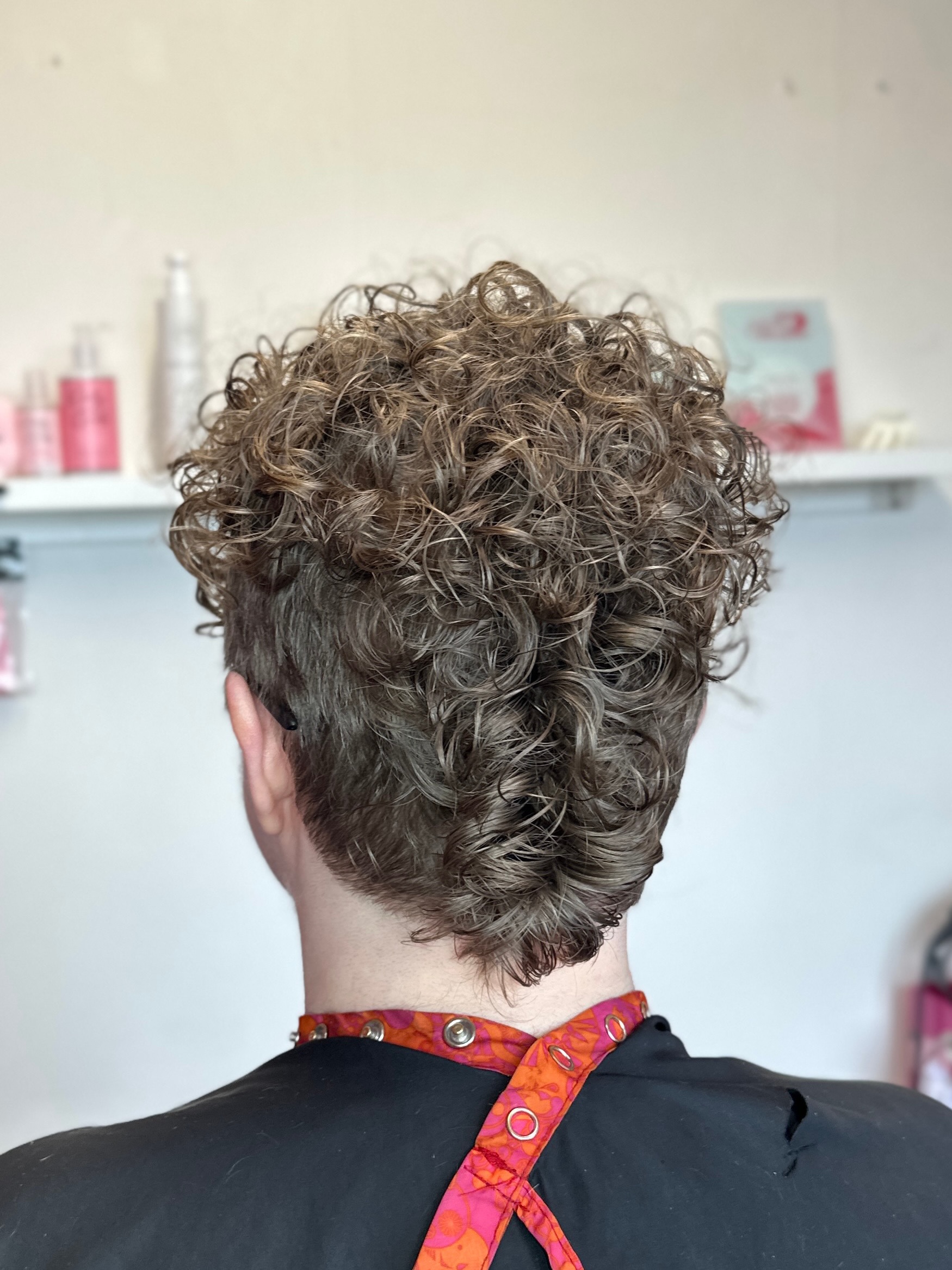 Curly Mohawk 🤘🤘 What a way to change the shape!