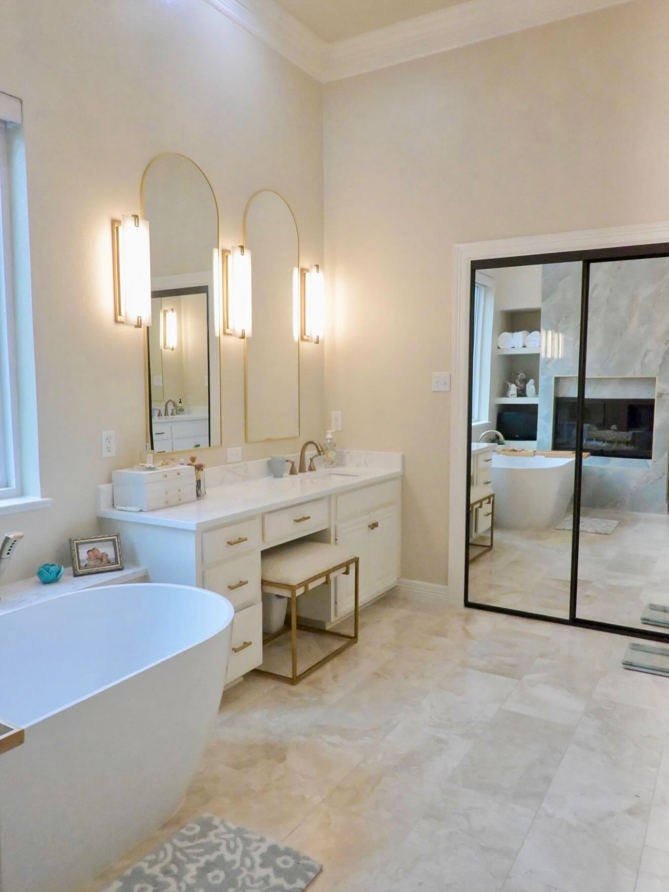 A luxurious soaking tub, a beautifully adorned fireplace and a TV in the master suite? OH YESSSS! We can do it all! Booking now for July start date! Reach out today for a complimentary estimate🥂