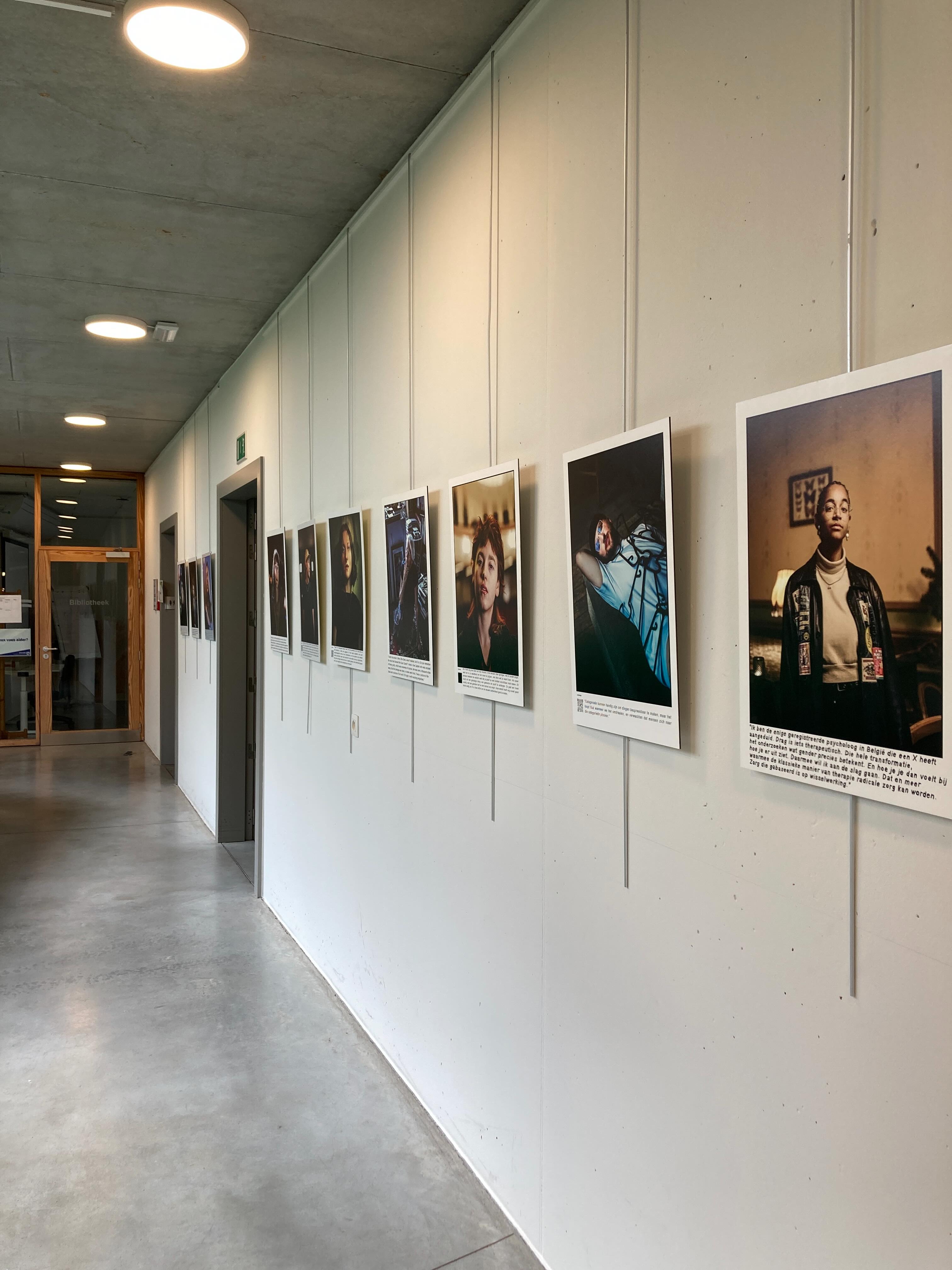 Nieuwe CQ exhibition in dienstencentrum De Waterspiegel van 8 - 22 mei voor @stadgent
Ga zeker eens kijken in dat warme huis met veel queer events in de komende 2 weken.
Portretten: @marijn8en
Teksten: @biemdhondt
Gastbijdragen teksten: @nele_janssens @tot_zover
#cavalierqueer #exhibition #tentoonstelling #dewaterspiegel #love
