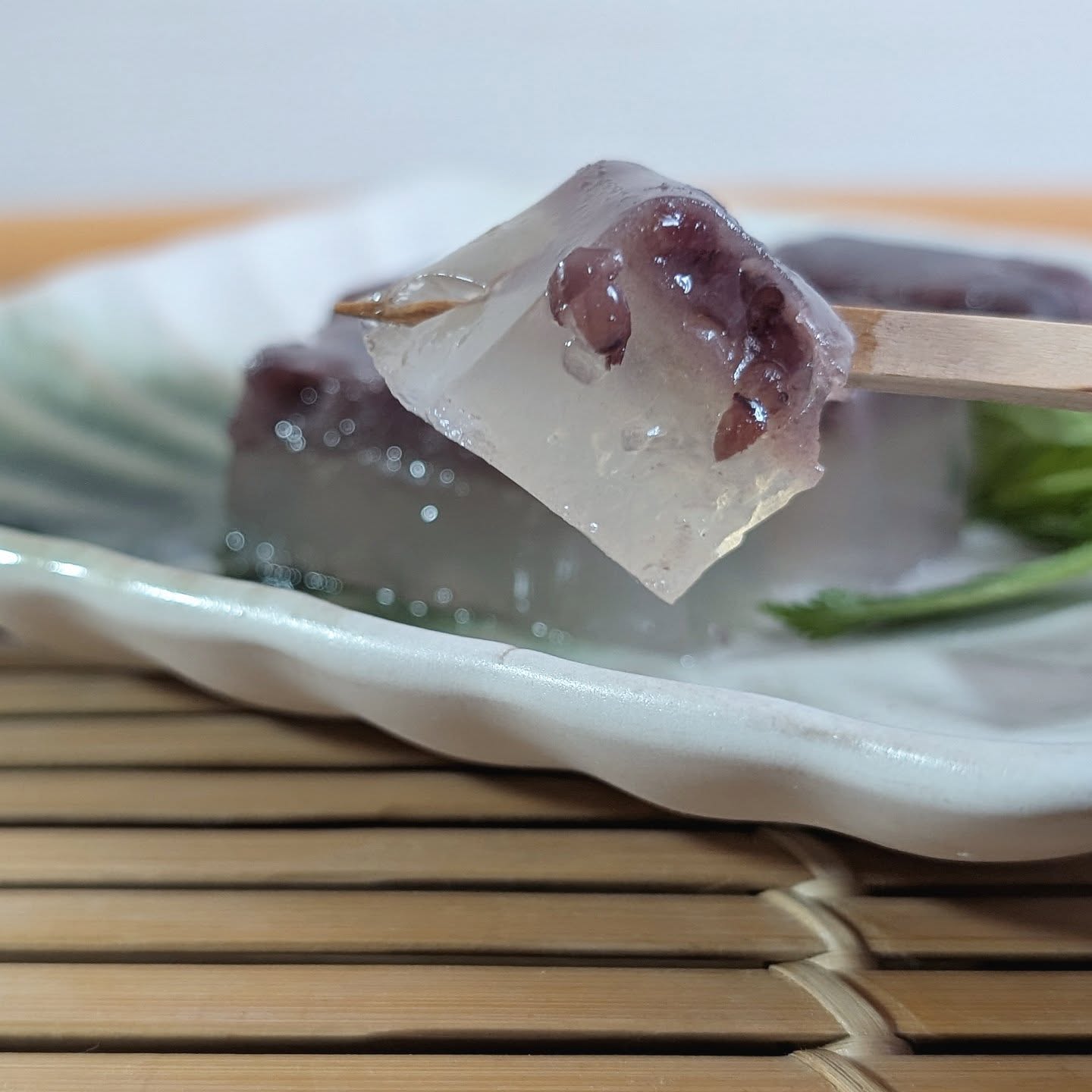 小豆寒天 小豆と寒天なので
当たり前に美味しい。
レンチン3分で作れます。
レシピフル動画は↓↓↓
https://youtu.be/h4R9xVdGLi0?si=_k2nO0fROwAmSDp_
電子レンジでいろいろと試作中。
簡単に作れて作業場も
暑くならないところが嬉しい。
また作り方をUPしますね。
#和菓子職人 #和菓子レシピ #寒天 #和菓子 #和菓子職人石原商店