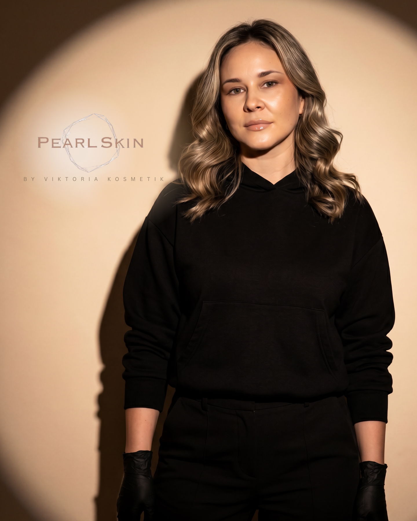 ✨ 𝐇𝐄𝐋𝐆𝐀 – unsere Expertin für dauerhafte Haarentfernung bei 𝐏𝐞𝐚𝐫𝐥 𝐒𝐤𝐢𝐧 ✨ @pearlskin_murtal @helganeag
Mit Präzision, Erfahrung und einem geschulten Blick für Haut & Haar sorgt Helga bei Pearl Skin für professionelle Ergebnisse und ein sicheres Gefühl bei jeder Behandlung.
Ihre Spezialisierung liegt in der dauerhaften Haarentfernung – individuell abgestimmt auf Hauttyp, Bedürfnisse und persönliche Ziele.
❥ Helga arbeitet mit viel Ruhe, Feingefühl und höchstem Anspruch an Qualität.
❥ Für sie steht nicht nur das Ergebnis im Fokus, sondern auch, dass sich jede Kundin bei uns wohl, verstanden und bestens aufgehoben fühlt.
✔ Glatte Haut.
✔ Weniger Aufwand.
✔ Mehr Selbstbewusstsein.
Bei 𝐇𝐞𝐥𝐠𝐚 bist du in den besten Händen.
#PearlSkin #DauerhafteHaarentfernung #Laserbehandlung #BeautyExpertin