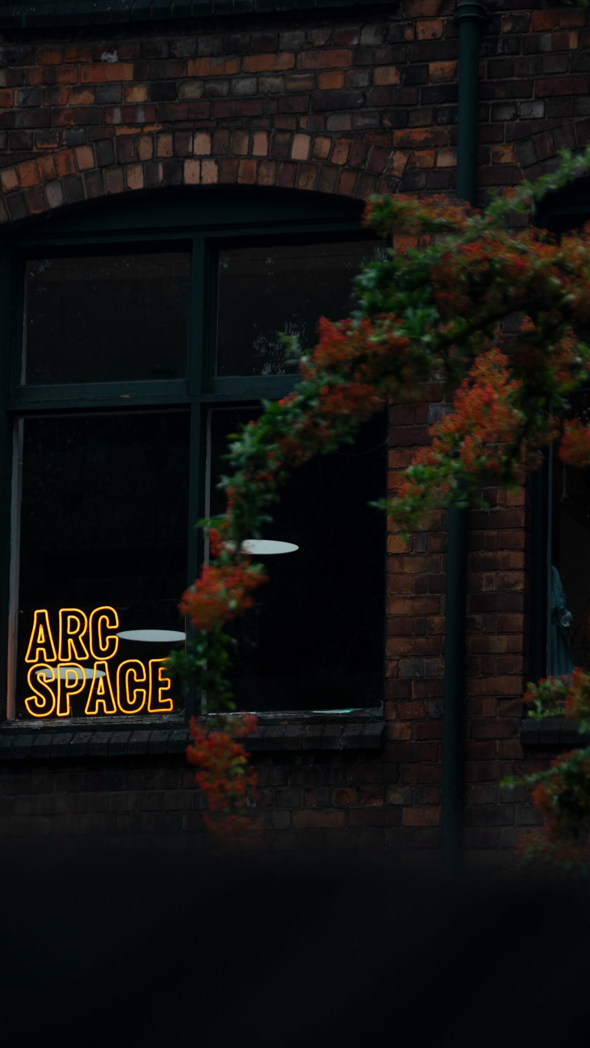 If you’re looking for a creative studio based in Nottingham, listen up...📣
With a number of studios, breakout spaces, meeting rooms and more, @arc_space_coworking is the perfect base for your team if you’re looking to work in a friendly sociable environment.
Plus, there’s even a speciality coffee shop turned bar within the building, perfect for after work socials or lunch time catch ups with the team!
Enquire by emailing us at hello@arc-space.co.uk or drop us a DM, we’d love to show you our space.