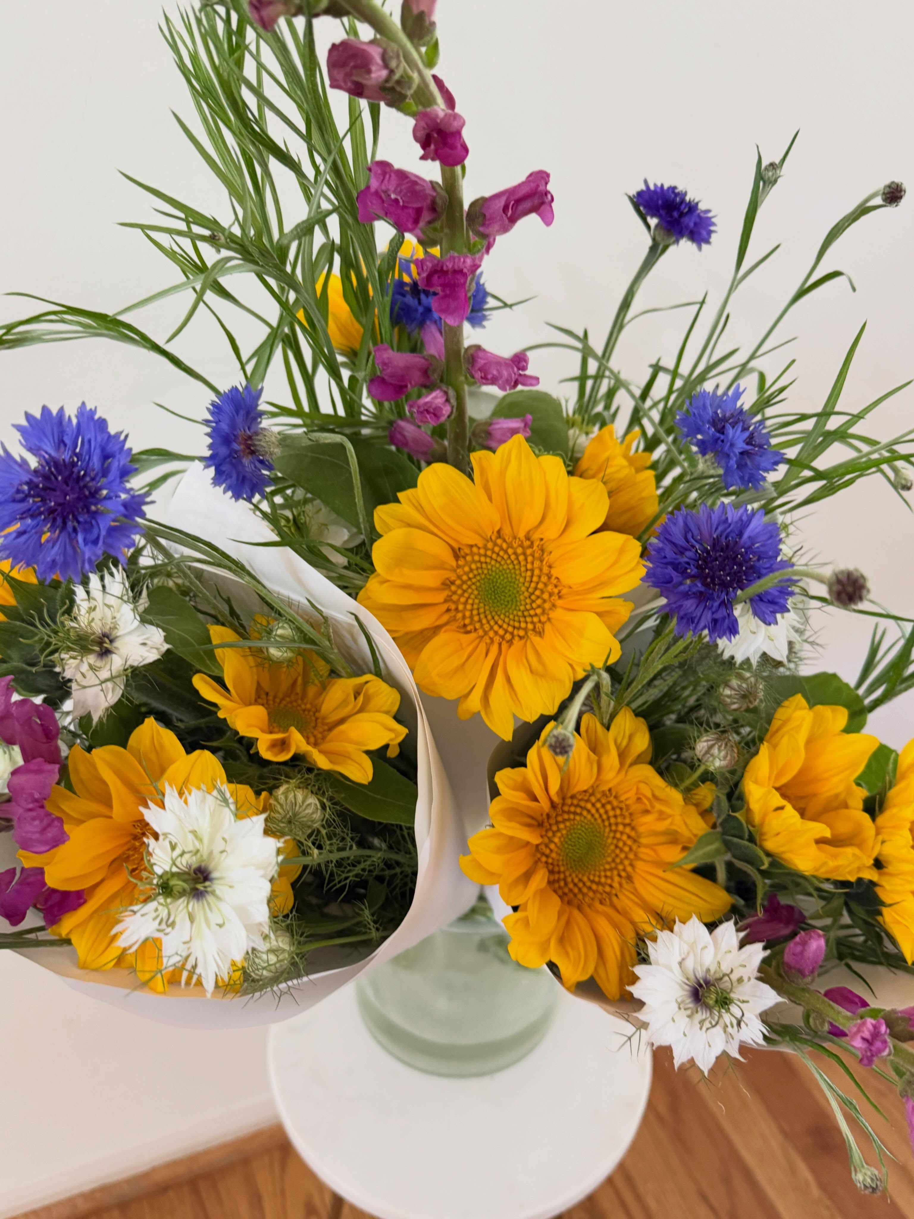 A few beautiful bouquets were delivered to some very special moms today, bringing love and a little extra joy to their dayđ
#localflowers #mothersdayflowers #marylandflowers