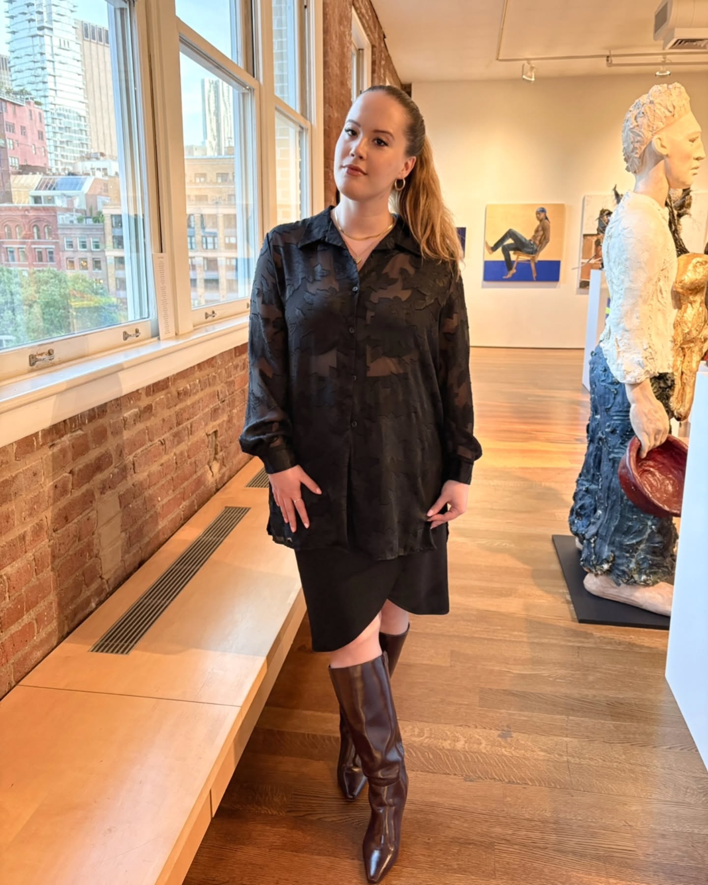 Artist(s) as art... swipe to see my muse 🫶
An evening @remahortmannfund annual open house in #tribecanyc supporting cancer patients and emeging artists.
So much beautiful art, people, and creative energy.
Photos by @stanleyluxx ❤️