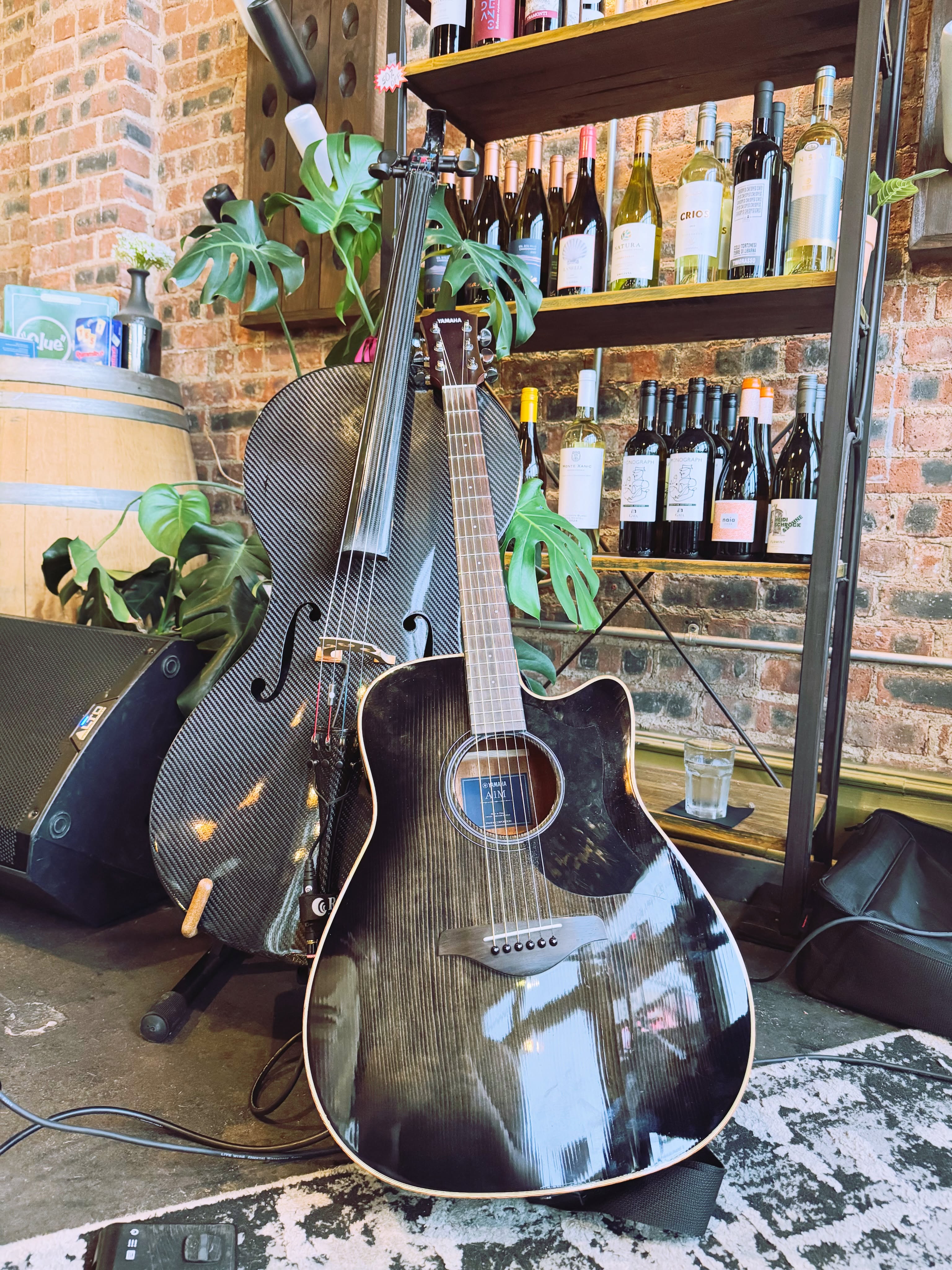 Stellar time with @ksfranklin1985 at @neighborhoodwinefw with a fun crowd! We will be back in August. :) 🍷🎻🎸