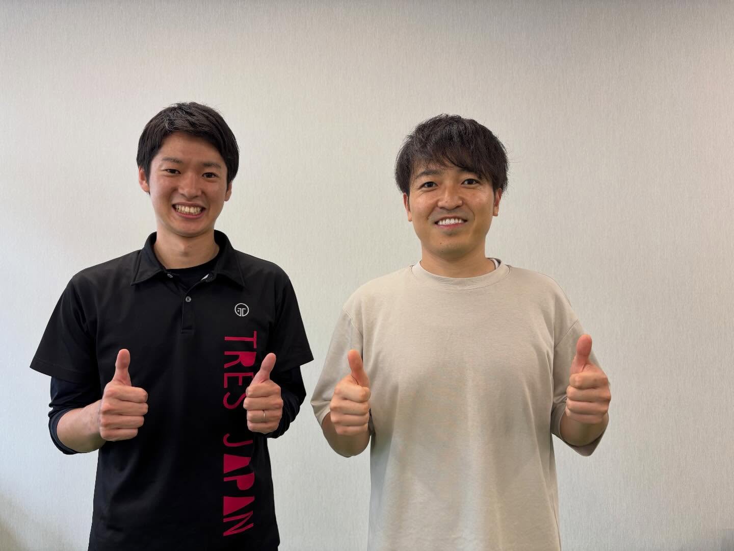 先日、アズ歯科の鈴木医院長がご来店され、
リーフのピラティスを体験していただきました!
普段からお身体への意識が高く、エクササイズも真剣に取り組んでいただきました!
とてもストイックで素敵でした👍
今回は
🌿神経痛や腰痛を予防するストレッチ
🌿普段使わない体幹や股関節のエクササイズ
🌿凝り固まった肩・背中を楽にするエクササイズ
などを中心にセッションを行いました!
体の可動域が変わる事や、運動後の体が楽になる感覚を体験していただけて良かったです!
鈴木医院長、ありがとうございました!
とても優しく、丁寧にお話を聞いてくださる素敵な医院長先生です。
身体と同じように、お口の健康も毎日の生活にとても大切だと思います
桶川周辺で歯科医院をお探しの方や、
「安心して相談できる歯医者さんに通いたい」という方は、ぜひ アズ歯科 さんへ!
リーフの体験も気になる方はぜひお越しください🙏
#アズ歯科
#ピラティス
#桶川
#上尾
#体験