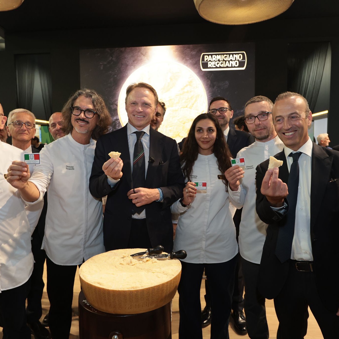 Mind The #food 🍽️
Pronti per il nostro terzo giorno a TuttoFood Milano tra talk, pairing e nuove sperienze alimentari dall’Italia (e dal mondo).
Ricarichiamo le pile, ci vediamo domani!
.
.
#MindThePop #MediaRelation #DigitalAgency #Parma