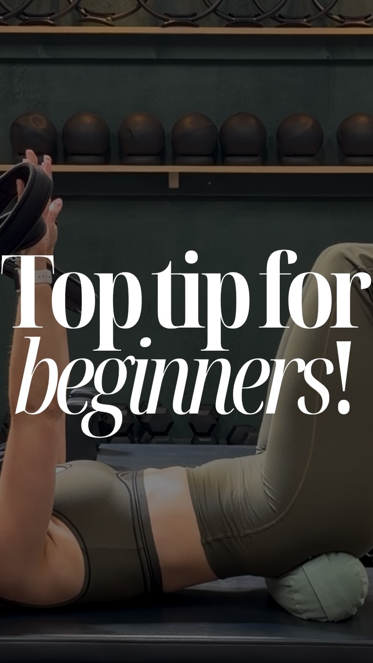 In the studio we find some of our beginners struggle to hold their table top position and here could be a few reasons why….
✨still learning how engage lower abs
✨increased lordotic lower spine
✨over working quads and hip flexors
Why using a prop can help…
✨reduces the use of the hip flexors
✨promotes a natural pelvic tilt to help engage lower abs
✨prevents lordosis of the lower spine
If this sounds like you, feel free to grab a prop off the shelf as you come into the studio! Or ask one of our instructors for guidance 🧘🏽♀️
#pilatesselby #pilatestips #reformertips #beginnerspilates