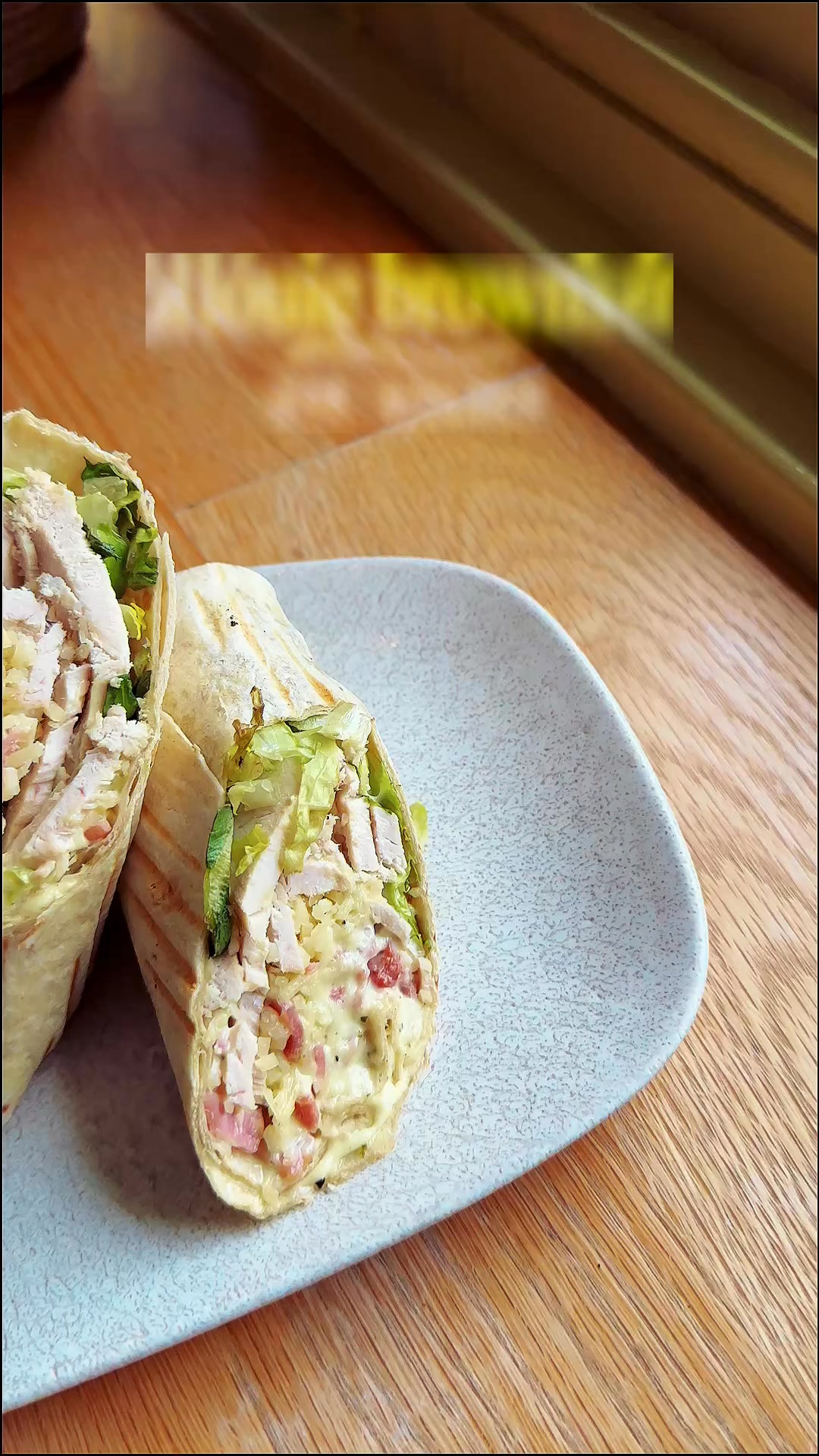Chicken Caesar Wrap
Fresh chicken breast, diced smoked bacon, shredded cod lettuce, Parmesan & crispy onions in a lightly toasted tortilla wrap, served with skin on fries and house salad.
The perfect lunchtime treat 😊