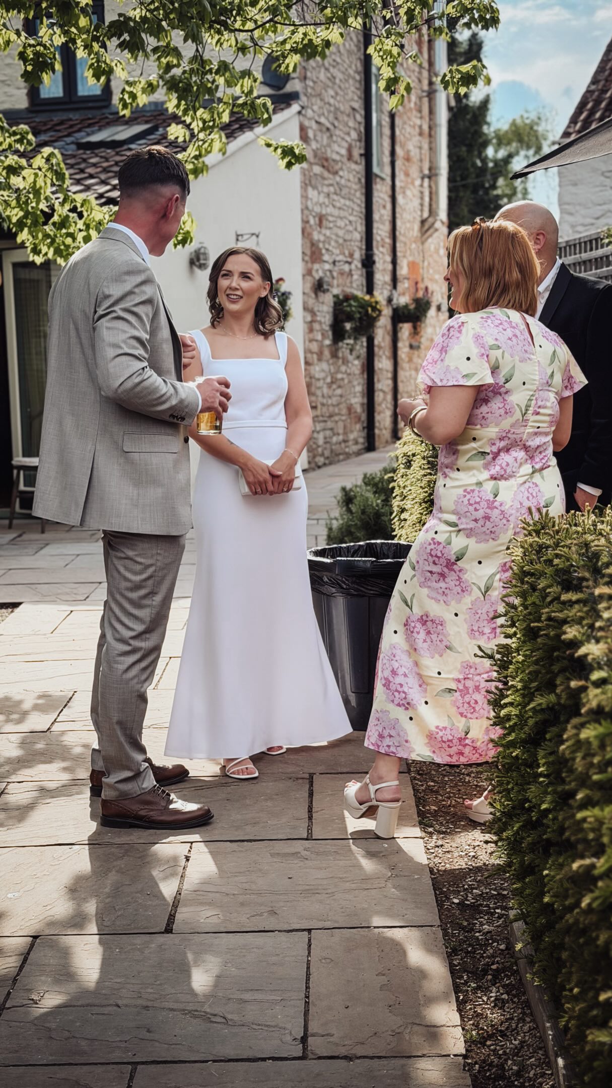 At the weekend, we hosted the wedding of Kate & Danny 💍✨
From incredible food from the kitchen team to a garden full of smiling faces thanks to the absolutely stunning weather, it really was a very special day ☀️
Congratulations to the newlyweds from the whole team here at The Queens 🥰✨