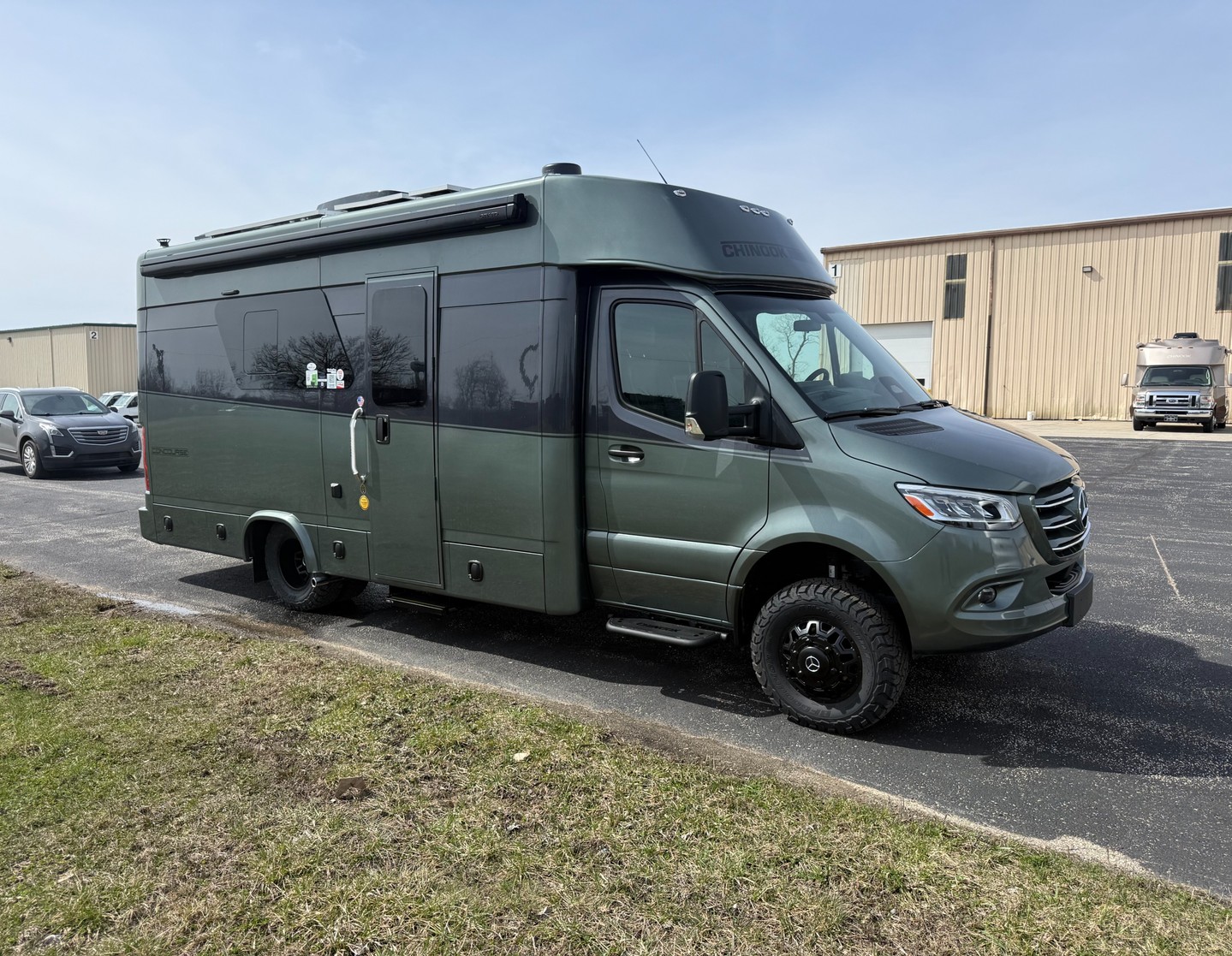 New exterior color alert 👀
Introducing Dark Metallic Green, our newest exterior option now available on all Chinook models. What do we think - love it or LOVE it?
#ChinookRV #RVLife #VanLife #RV #Motorhome #LuxuryRV #Green #NewExteriorColor