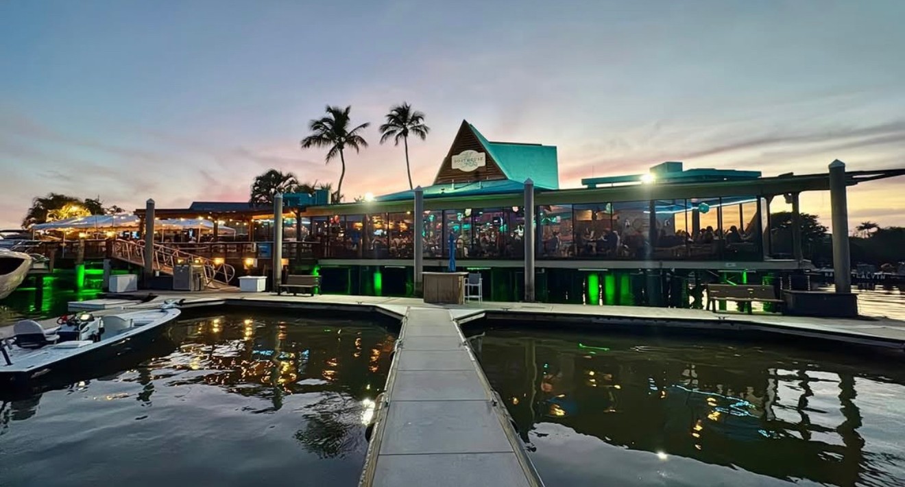 Where the water meets the lifestyle 🌊
At Boat House on Naples Bay, it’s more than just a view—it’s the full experience. Boats pulling in, drinks flowing, and that unmatched Naples energy you can’t find anywhere else.
This is what waterfront living is all about. 🚤✨
📸: @boathouseonnaplesbay
📍: Naples, FL
🔗: @naples2night
📩DM for •repost •collaboration •partnership
•
•
#naples2night #naples #florida #swflnightlife #restaurants #bars