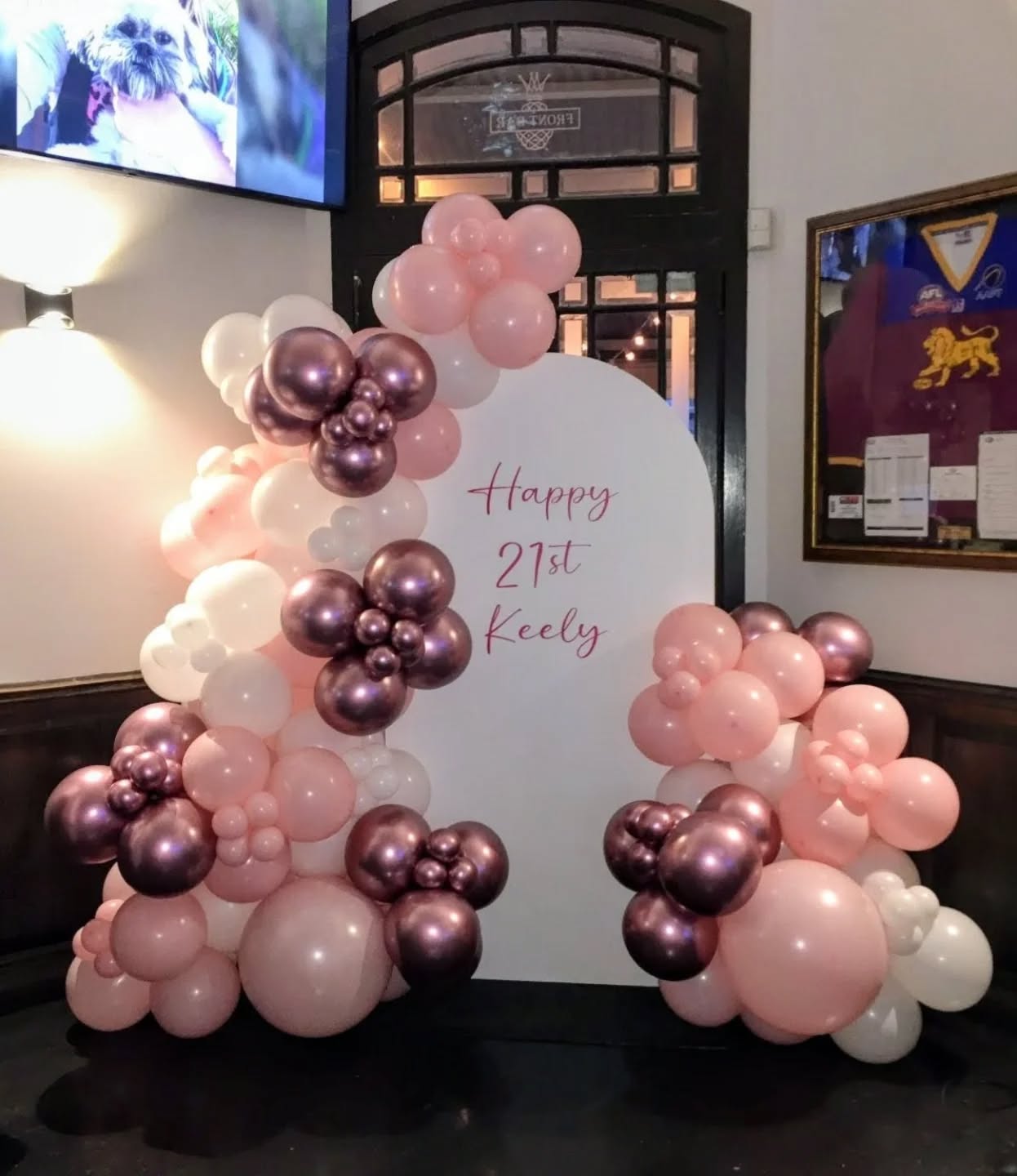 Happy 21st Keely π
www.bailandoballoons.com.au
