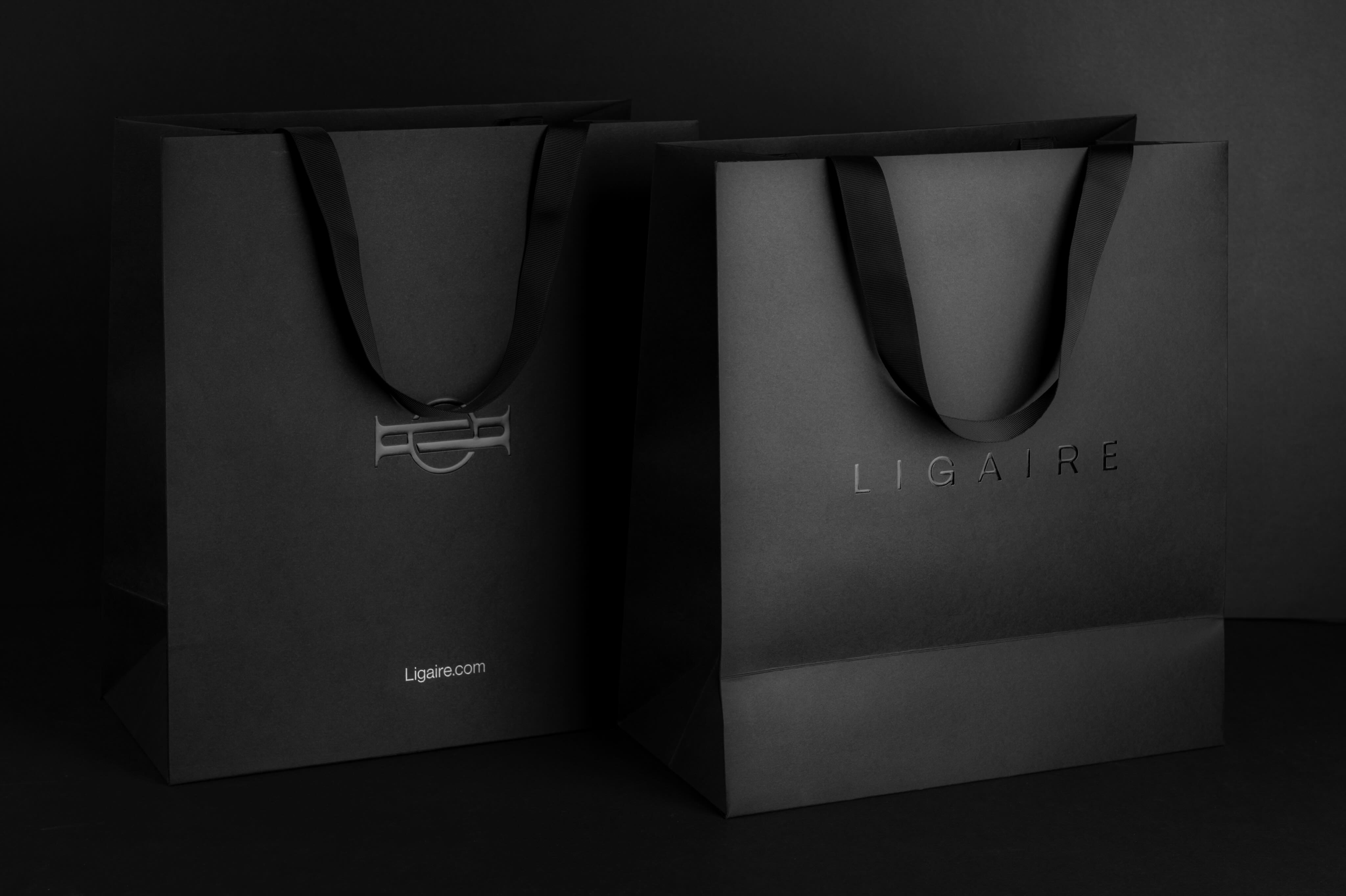 Crafted for @ligaire — an all-black stationery statement where texture, precision, and black-on-black hot stamping come together in understated luxury. A refined production made for a brand that speaks through detail, elegance, and timeless sophistication.
.
Branding: @longeblack
Production: @whiteyard.co
Photography: @minaashraf_photography
