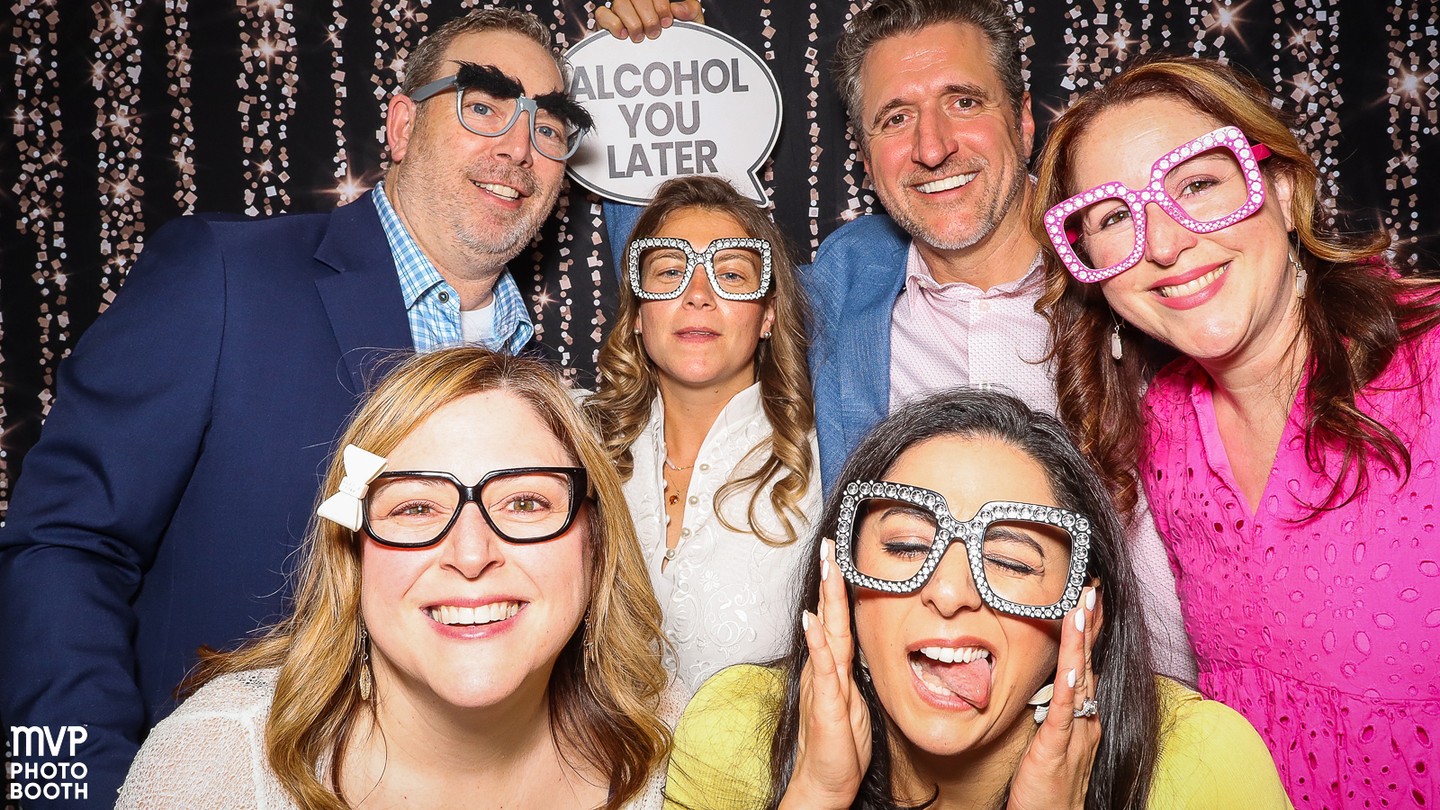 Capturing unforgettable group photos and candid moments with MVP Photo Booth in Seattle & Oklahoma City.
Perfect for weddings, corporate events, parties, and celebrations of every kind. 📸
mvpphotobooth.com