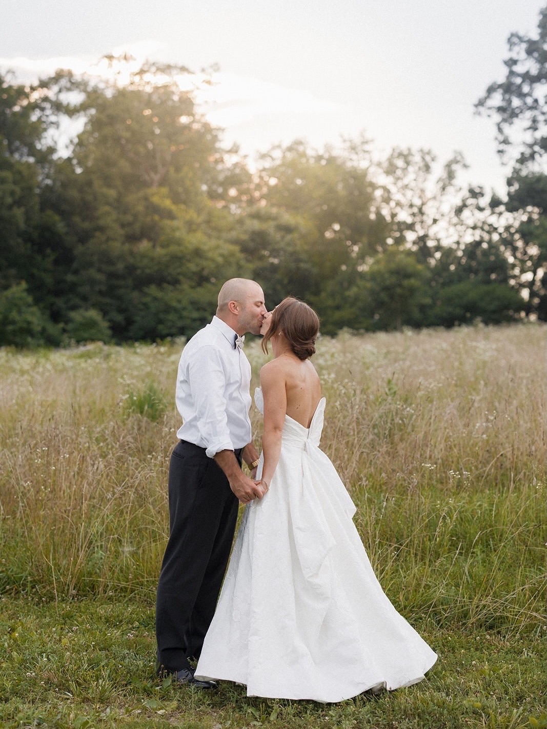 Open air, golden light, newlyweds. The best 🤍
⠀⠀⠀⠀⠀⠀⠀⠀⠀
@hannahmink
⠀⠀⠀⠀⠀⠀⠀⠀⠀
Glen Ellen Farm | historic & garden wedding venue in Maryland | now booking 2027 weddings.