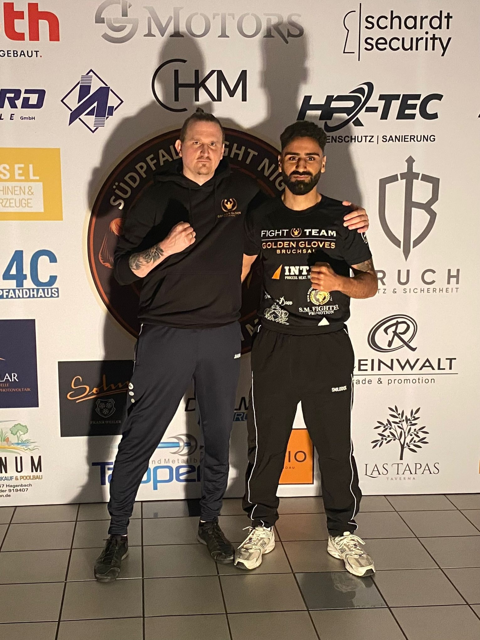 Waage ✅ Morgen ist es soweit! 💥
Unsere Kämpfer sind heute erfolgreich über die Waage und sind bereit für die erste @suedpfalzfightnight in Rülzheim! 🥊🔥
@pavel_pavlik_ kämpft morgen im Main Event – gegen einen starken Mann aus den Niederladen 🏆
Wer morgen noch Lust hat, uns live zu unterstützen:
Tickets gibt es noch an der Abendkasse! 🎟️