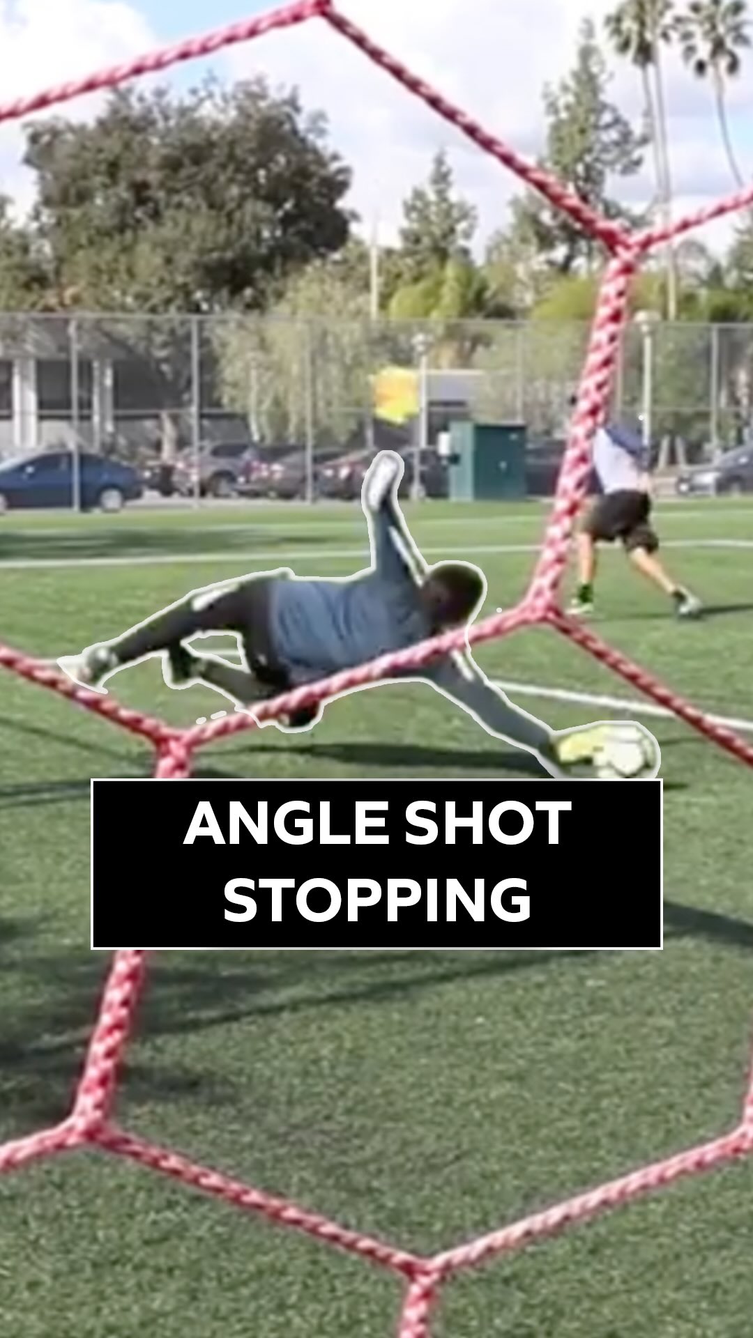 🧤 Angle Shot Stopping
🎯 I used multiple touches to force the GK to re-set before seeing the shot, testing his weight distribution and whether he could avoid losing his hips while recovering from different angles and distances #soccer #goalkeeper #gk