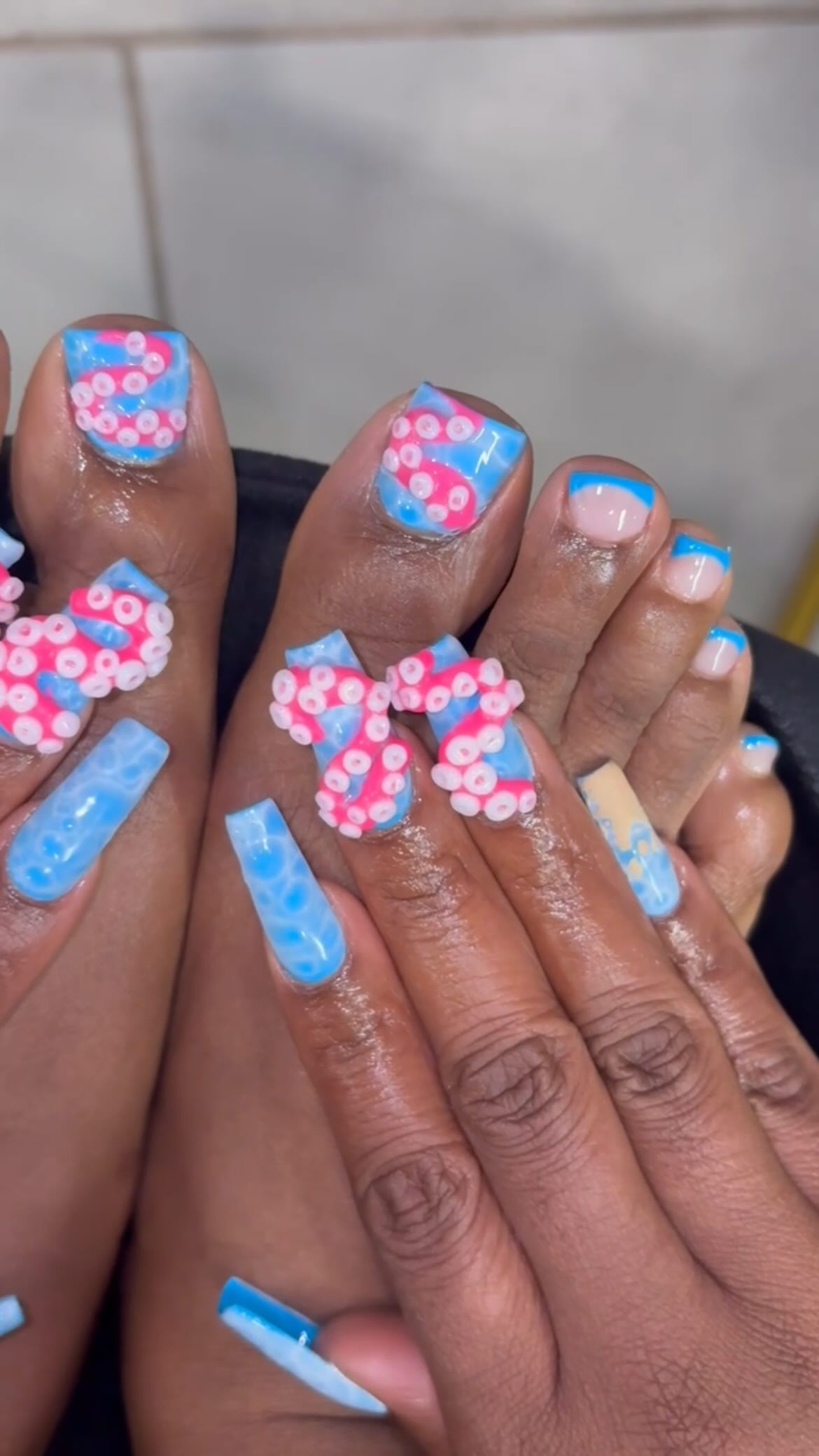 A Summer Statement with these tentacle nails 🐙🐙 crafted by Meeka!
#brownsugarnailspa #gelxnails #phillynails #nailtrend #nailinspo