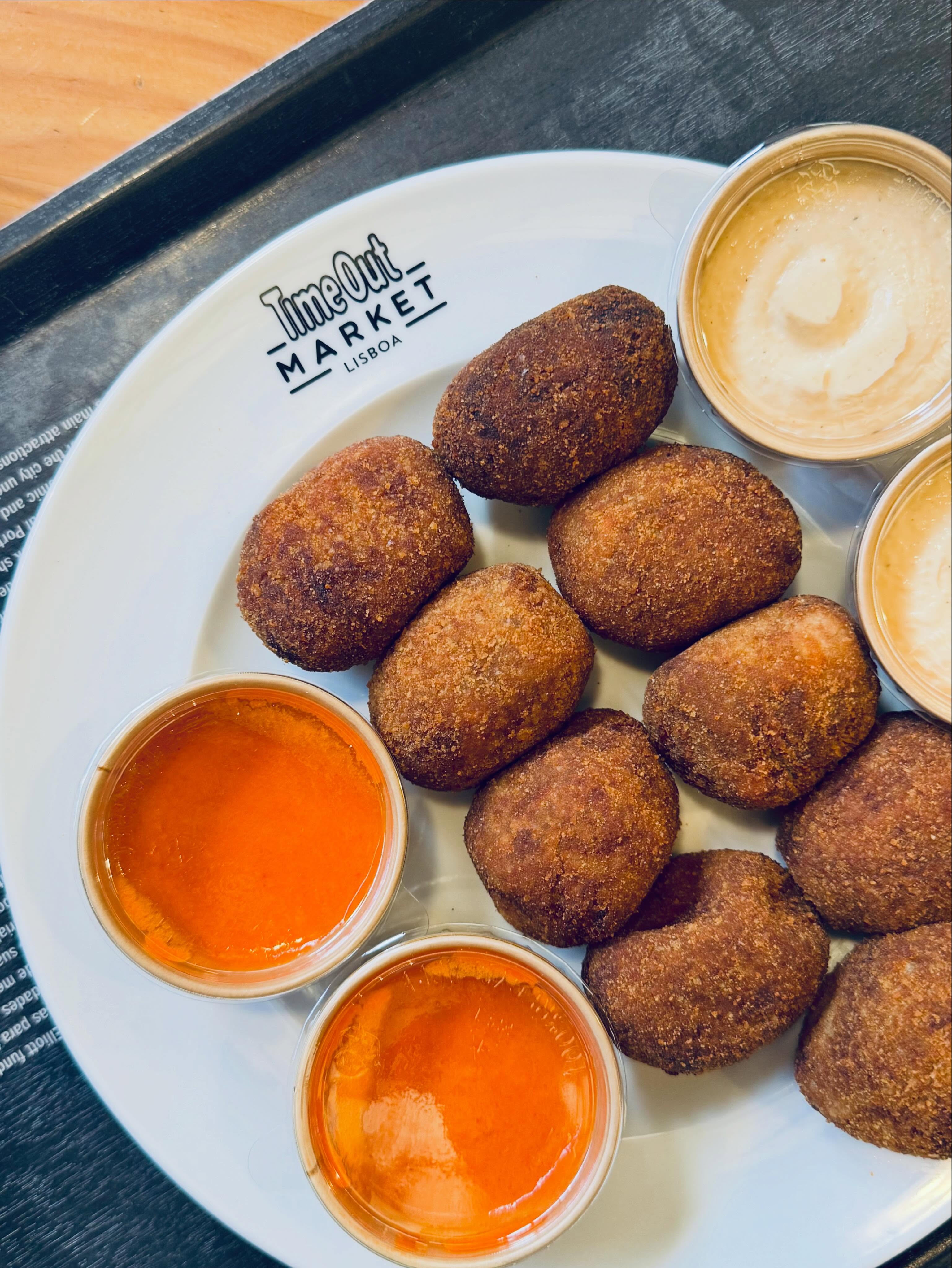 James and Laura spent the day guiding a study tour for a UK restaurant group in Lisbon. Thanks to @timeoutmarketlisboa @santajoanalisboa @omakase.ri @lara.espiritosanto for hosting us and sharing your story with the group.