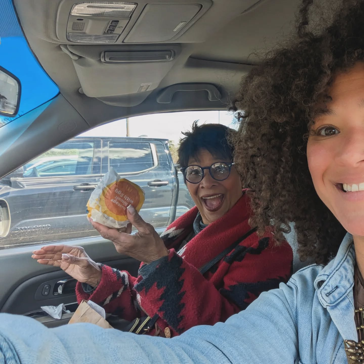 On the road with this nut! Off to @brimfield.antique.flea.market for our annual hunting trip (note warrior princess armor necklace🏹). Stay tuned for hot scores!
#antiquing
#treasurehunting
#motherdaughter
#roadtrip