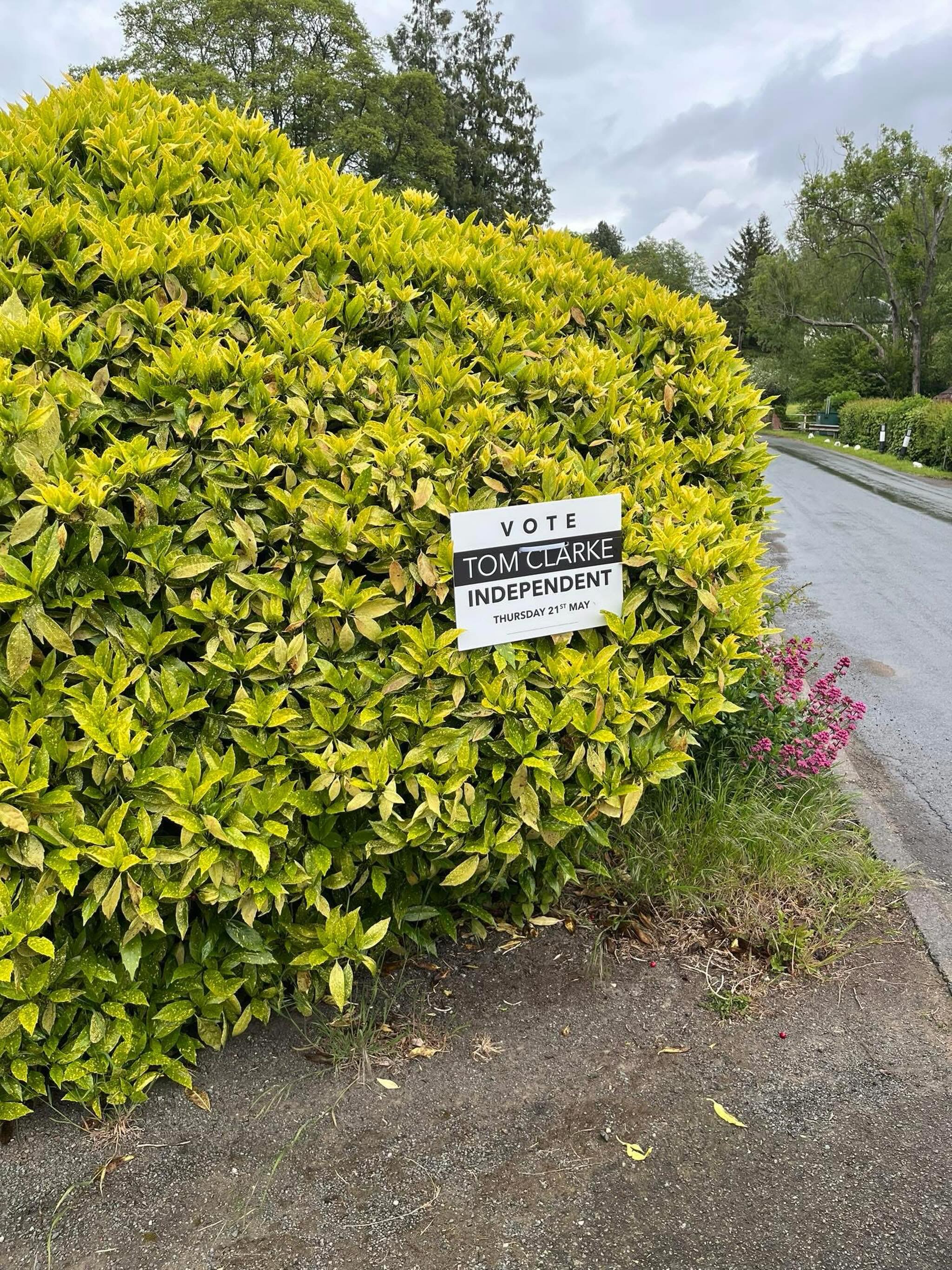 THURSDAY is not long away!
Thank you so much to everyone that has supported me and has/will vote for me. It really really is appreciated. I would be honoured to serve as your Independent District Councillor.
My signs are popping up around the Ward. I have covered most of the area but I still have another 1000 leaflets to post over Monday and Tuesday. If you see me, please do say hello 👋
I’m heading to Bransford and Leigh Sinton on Monday. We can still WIN! 🏆
Thank you again.
Tom