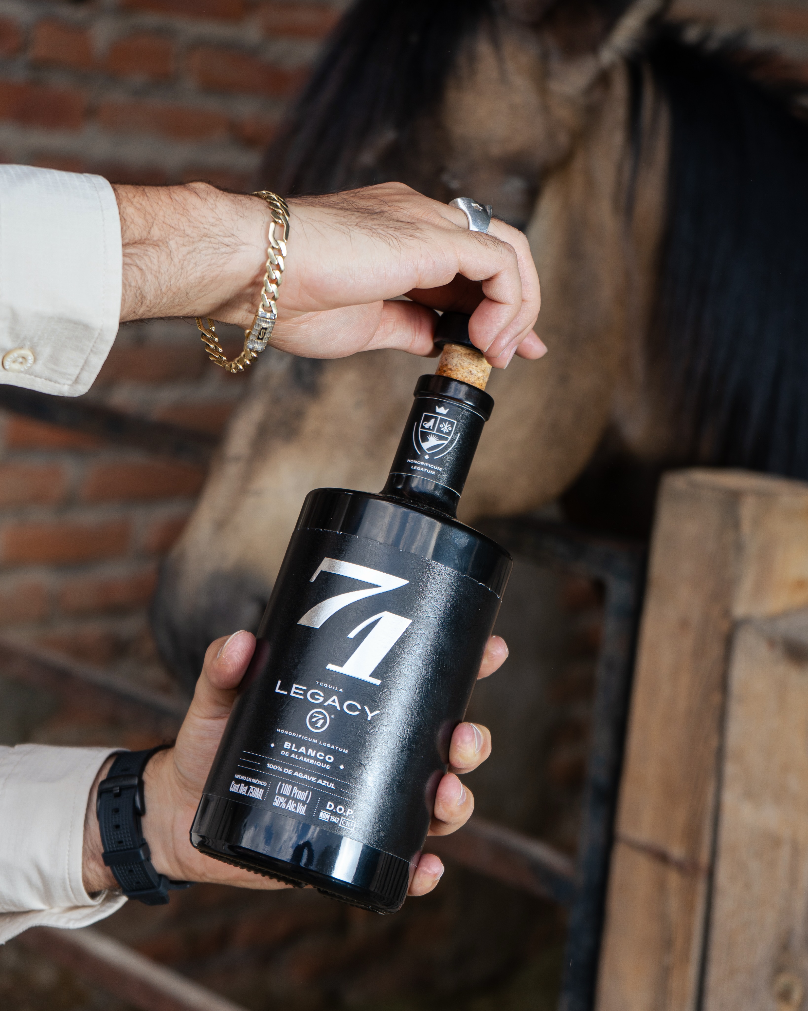 Bleu Wine & Spirits has something special reserved for those who appreciate true tequila. 🥃✨ @bleuwinespirits
Bleu Wine & Spirits tiene algo especial reservado para quienes saben apreciar el verdadero tequila.
#la #losangeles #tequila #legacy71 #tequila