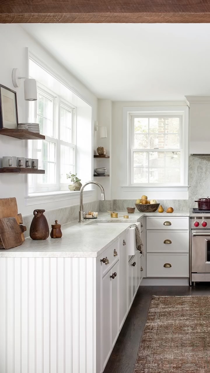 Watch as this kitchen experiences a full transformation. From dull, dark, and cluttered to open, airy, and chic.
Design by @lorlastudio
#KitchenDesign #KitchenInteriors #InteriorDesignBTS #InteriorDesign