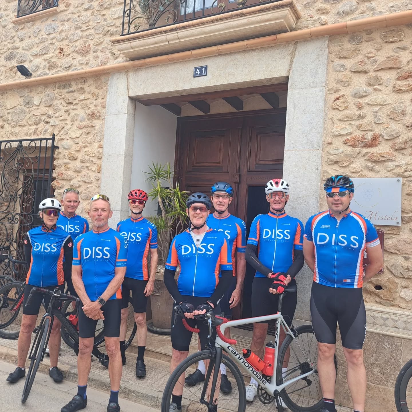 Their final ride of their cycling holiday in our fantastic region. Thank you for your stay and see you next time!
#disscyclingclub #ciclismo #cyclingholiday #cyclinglife #espana