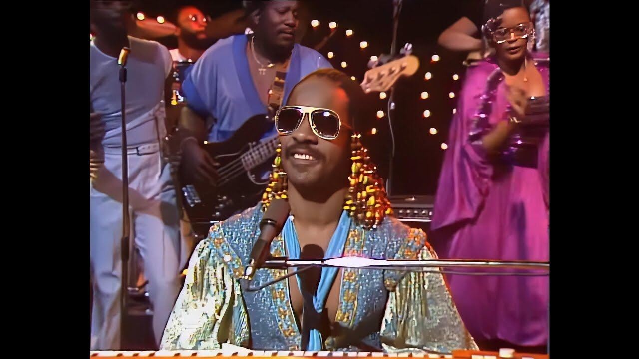 Happy birthday to Grammy-winning Rock and Roll Hall of Fame member singer, songwriter, record producer, and multi-instrumentalist Stevie Wonder, who has had over 40 Top 40 singles from classic albums like Talking Book, Innervisions, and Songs in the Key of Life. #MusicIsLife https://youtu.be/rJtxiE5pbR0