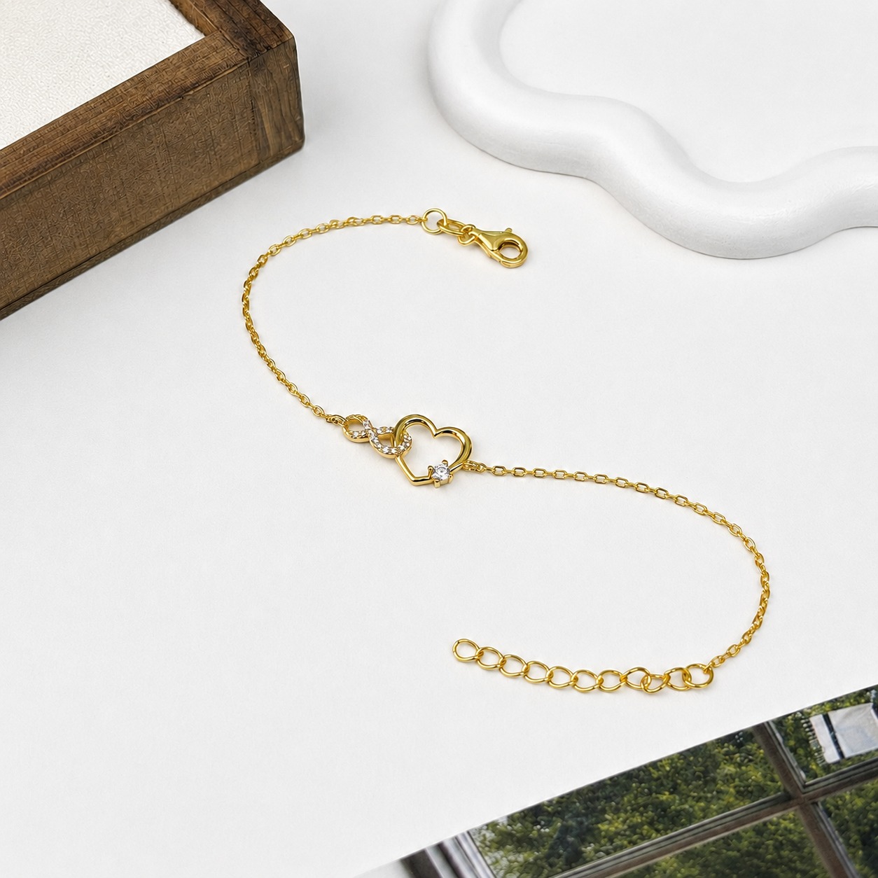925 silver heart bracelet with CZ.
* Available in 18K gold with E-coat.