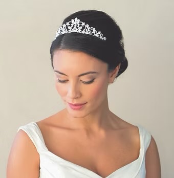 Tiaras have been worn by women over the centuries as a mark of beauty and a symbol of elegance.
@ivoryandco are dedicated to continuing this tradition, offering a stunning range of headpieces and jewellery to brides.
We can help with finding the perfect accessories for you.
#bridalaccessory #tiara #headpiece #comb #yateley