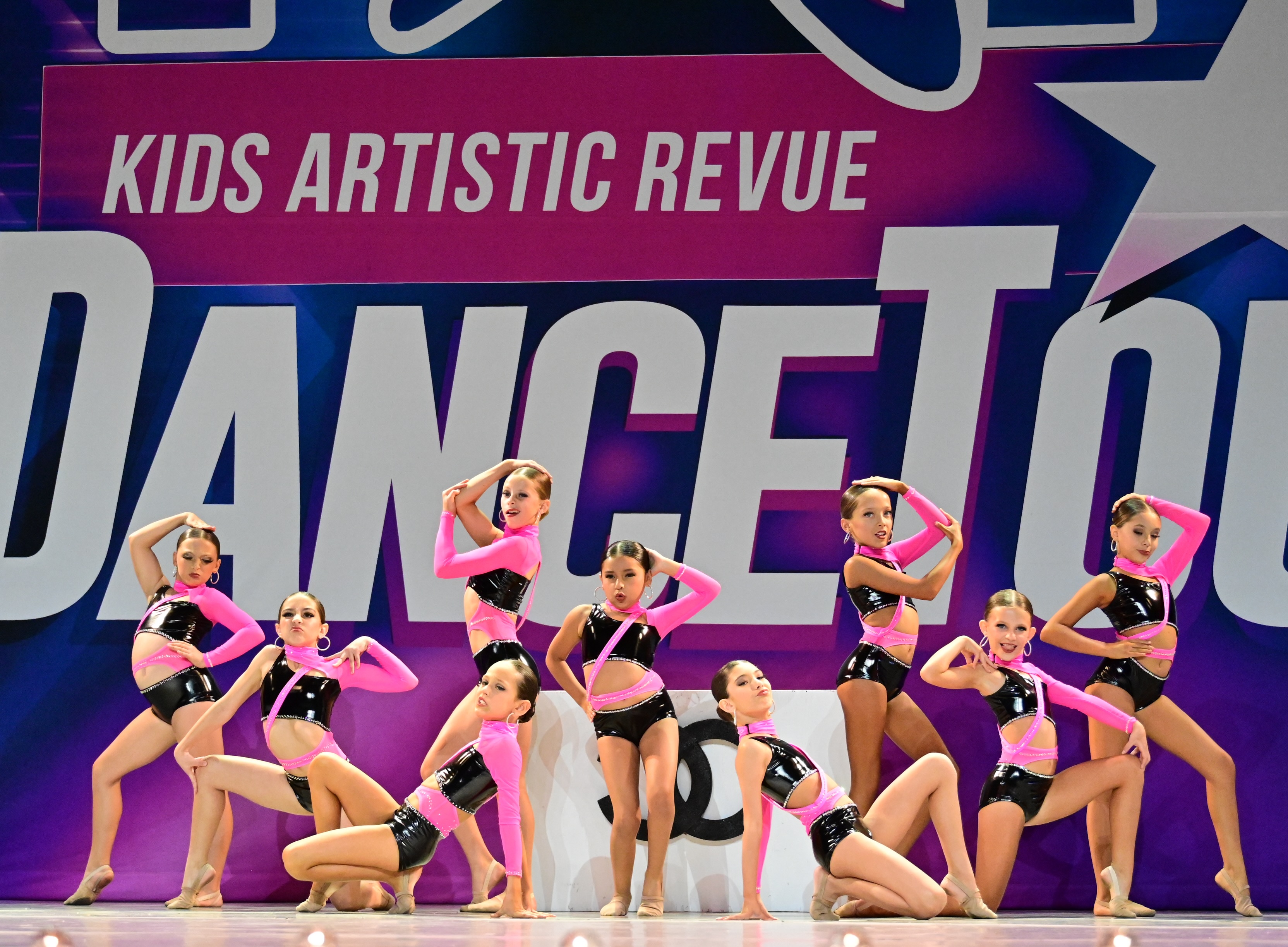 ✨KAR 2026✨
We were honored to receive:
⭐️Top Primary Studio of Excellence
⭐️Top Intermediate Studio of Excellence
⭐️Highest Scoring Lyrical Routine of the weekend
⭐️Highest Scoring Hip Hop Routine of the weekend
⭐️54 overall high score awards, IDA’s and so much more!
Our dancers continue to pour their hearts out on stage and we are so proud of each and every team member as dancers and as humans ❤️
A very special thank you to our Dance Moms who spent their Mother’s Day at another comp! You are so loved and appreciated! 💐
@dancekar