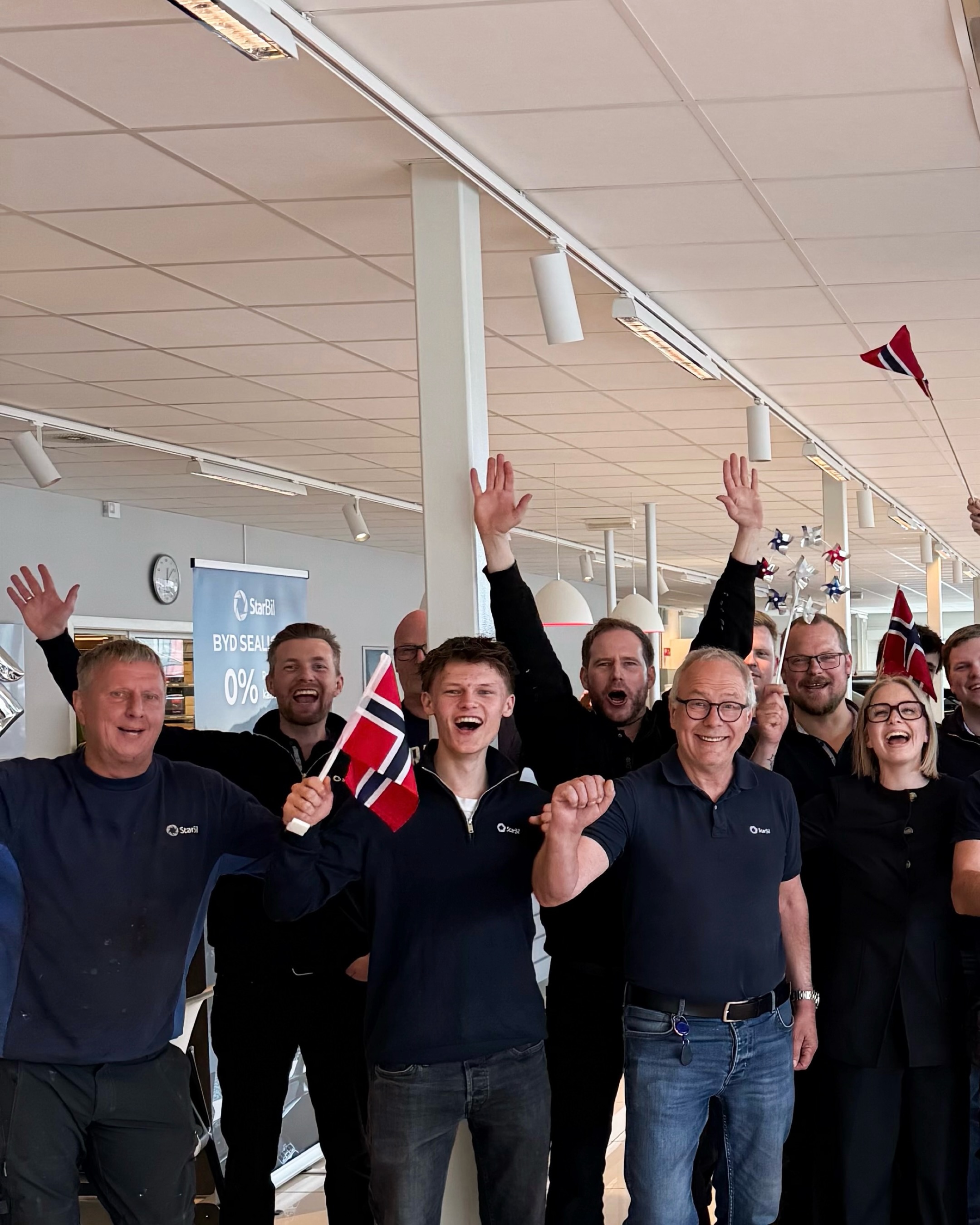 Hipp hipp hurra 🇳🇴😍Gratulerer med dagen! Vi ønsker alle en fin 17. mai 🎉