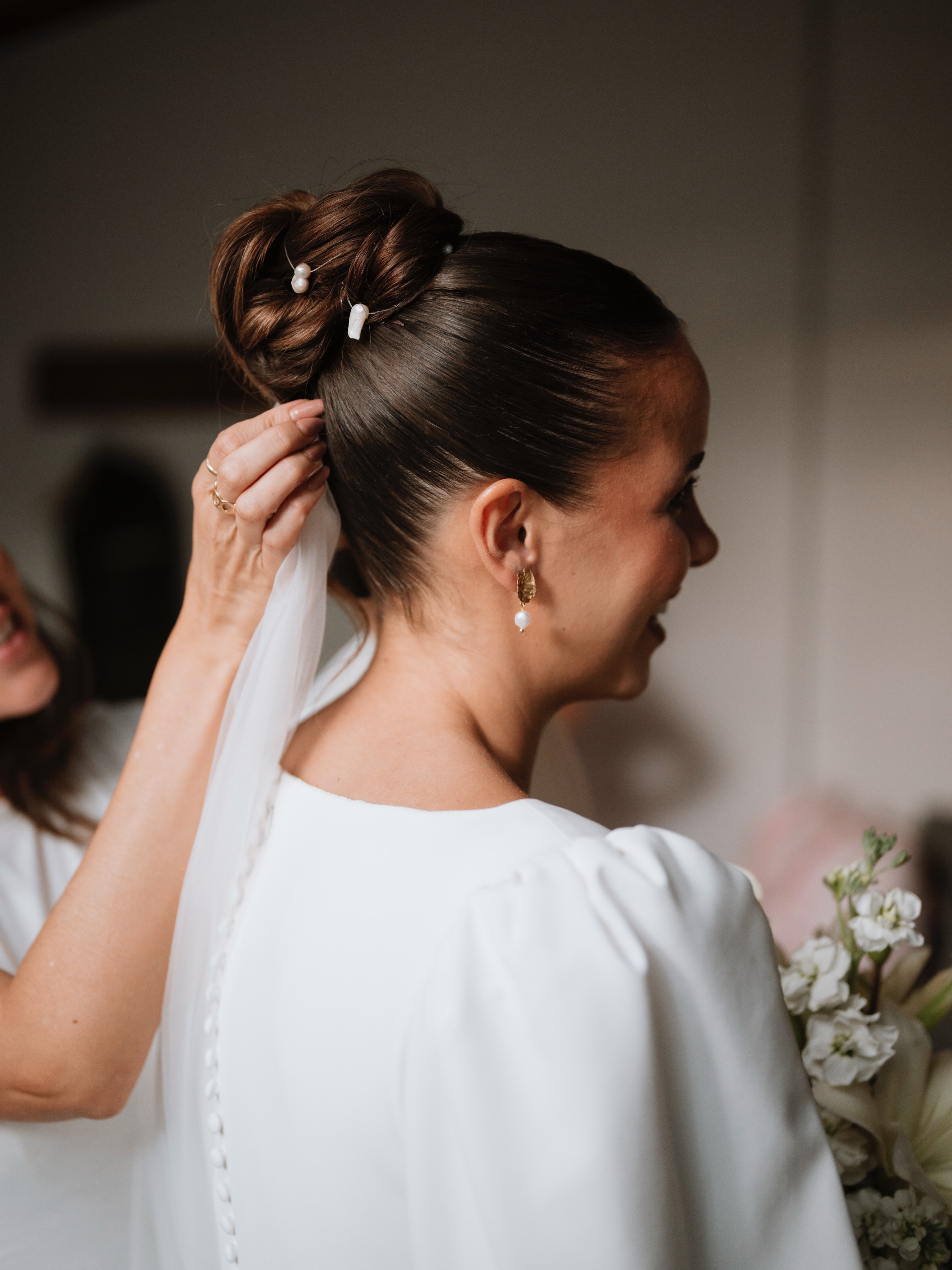 Amo cuando el resultado se siente sofisticado, pero sigue siendo MUY ella.
Con @paulinamaffia Hicimos algo súper delicado y atemporal: piel luminosa, makeup fresco y un recogido pulido que le quedaba INCREÍBLE con ese vestido @pronovias 🤍
Gracias por dejarme acompañarte en un día tan importante 🥹✨
@planevents_
@sanz_novias
@sanz_atelier
@sollennon.atelier
@luna.novias
Fotones de @lucianofrattinifotografia