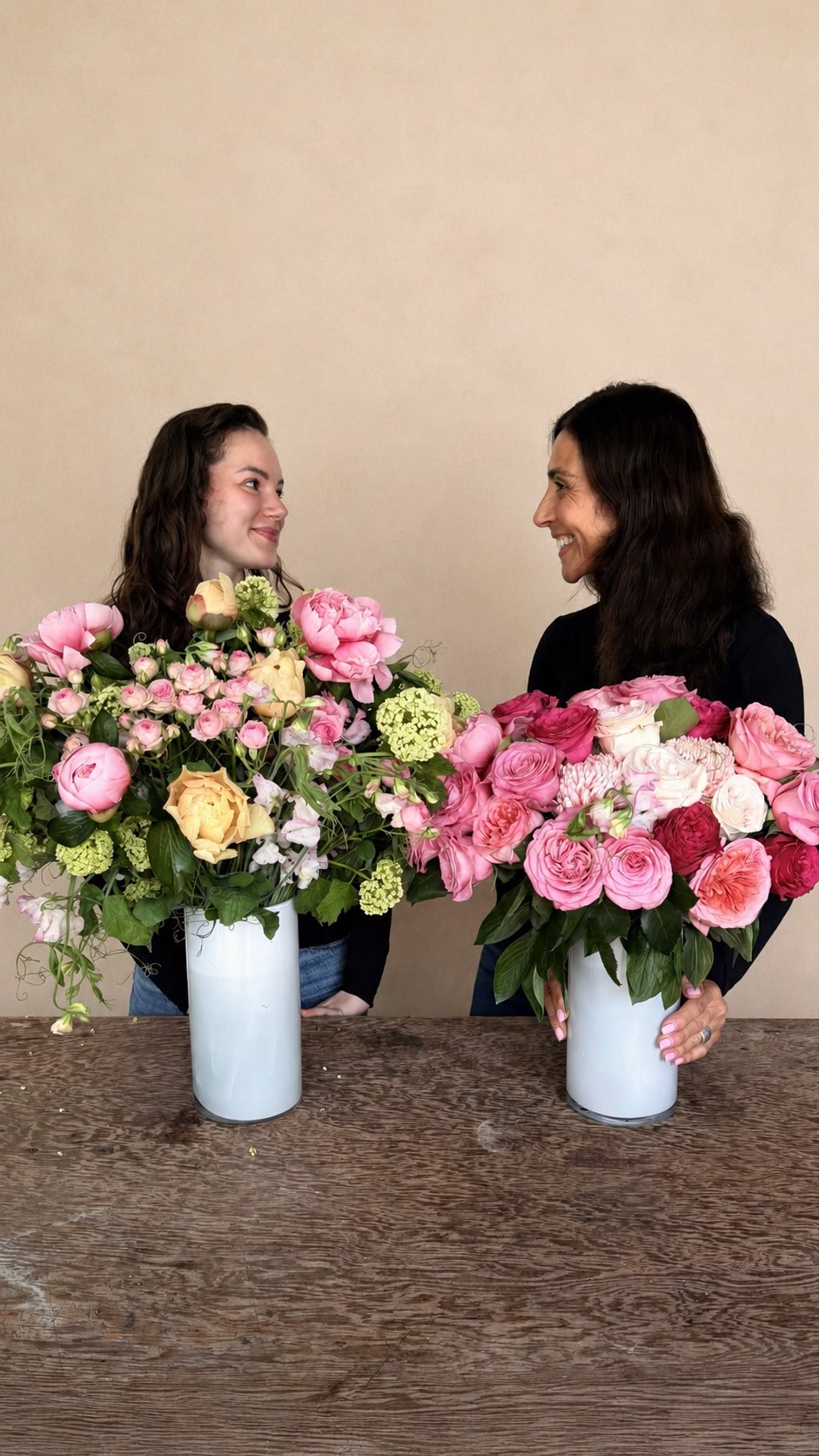 Same flowers, two compositions.
Two arrangements built from the same materials, shaped by composition and intention.
#FloralDesign #LuxuryFlorals #SanFranciscoFlorist #designprocess