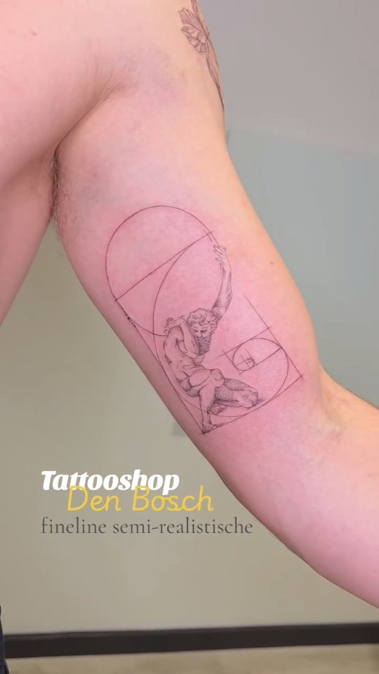 🌎 een schetsachtige stijl van Atlas die de aarde draagt. Minimalistisch. Wat vinden jullie van deze stijl?
#finelinetattoo
#atlastattoo
#armtattoo
#tattoodesign
#TattooArtist