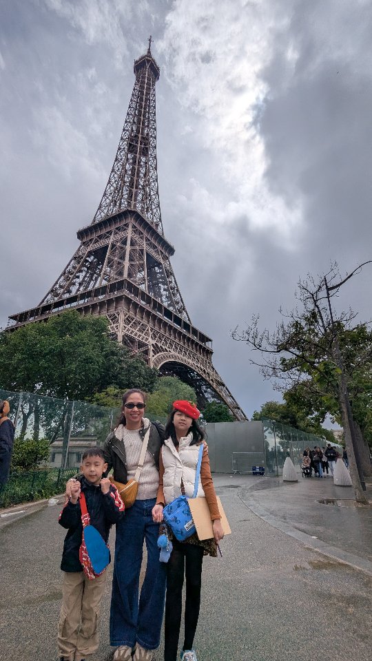 𝗣𝗮𝗿𝗶𝘀𝗧𝗮𝘆𝗼𝗧𝗼𝘂𝗿𝘀: Traveling with kids? I’ve got you. Paris can be overwhelming—but I design experiences where kids stay engaged and parents actually enjoy the day.
If you're overwhelmed with your Paris trip, let me help you. Book a private tour at: www.paristayo.com
DM lang kung di niyo makita ang dates na gusto niyo. Hope to see you!🥰
#paristayotours #paristourguide #parisforpinoys #paris #pinoyprivatetourparis