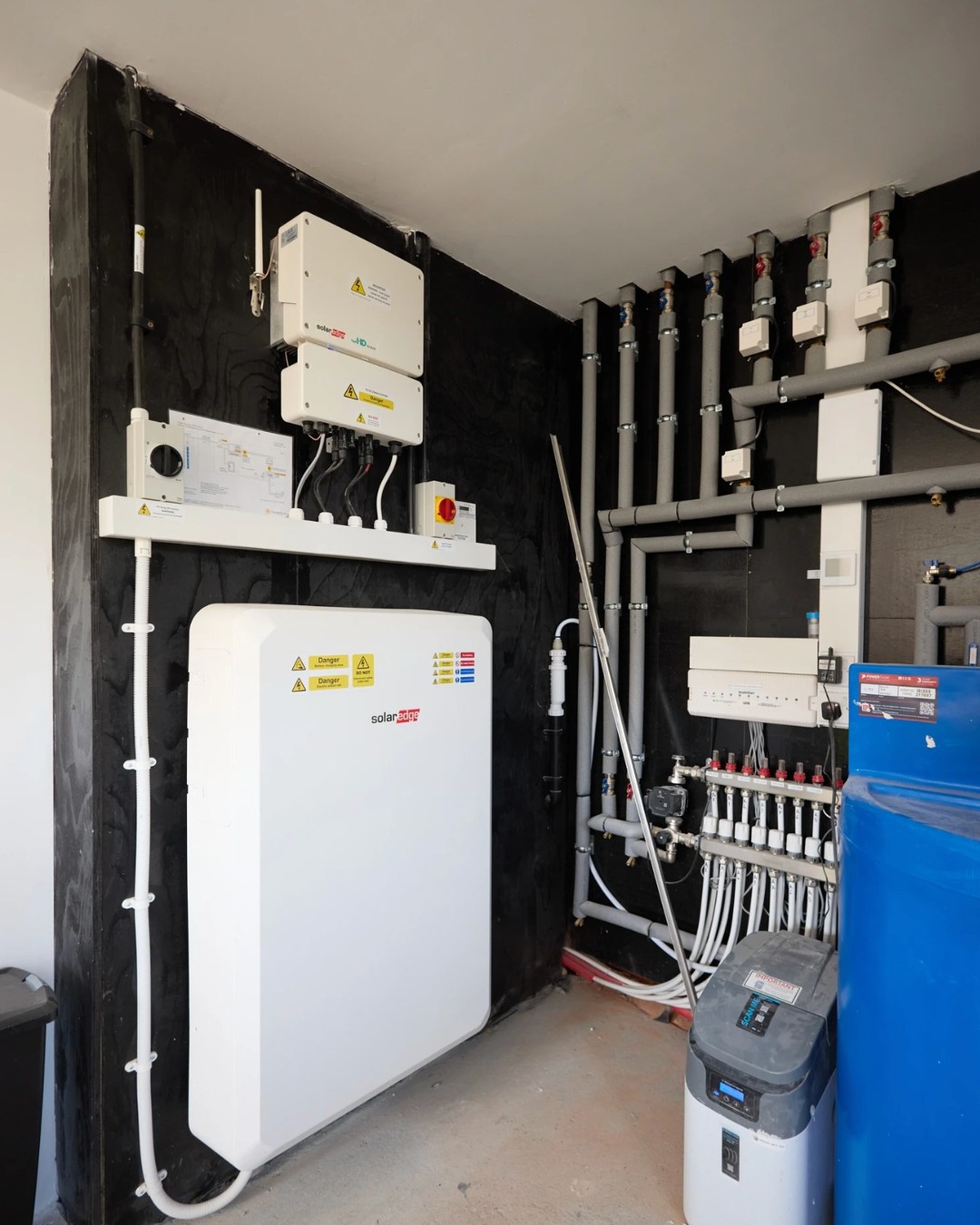 A full new mechanical and electrical system installed at our Beaumont Ave project - complete with underfloor heating throughout.
The entire setup is powered by an air source heat pump and inset solar panels 👏
@trilec_ltd @newgen.heating.solutions and Solinvictus 🤝
Get in touch with our team today for a free visit and quote 🙌
🌐 dandbbuilding.co.uk
📲 01727 514020 | 07764745711
📧 ben@dandbbuilding.co.uk
📍 St Albans, Hertfordshire
We work primarily in Hertfordshire, with recent projects in Redbourn, Harpenden and St Albans.
#HertfordshireBuilders #StAlbansConstruction #HertfordshireConstruction #StAlbansBuilders #HomeRefurbishment