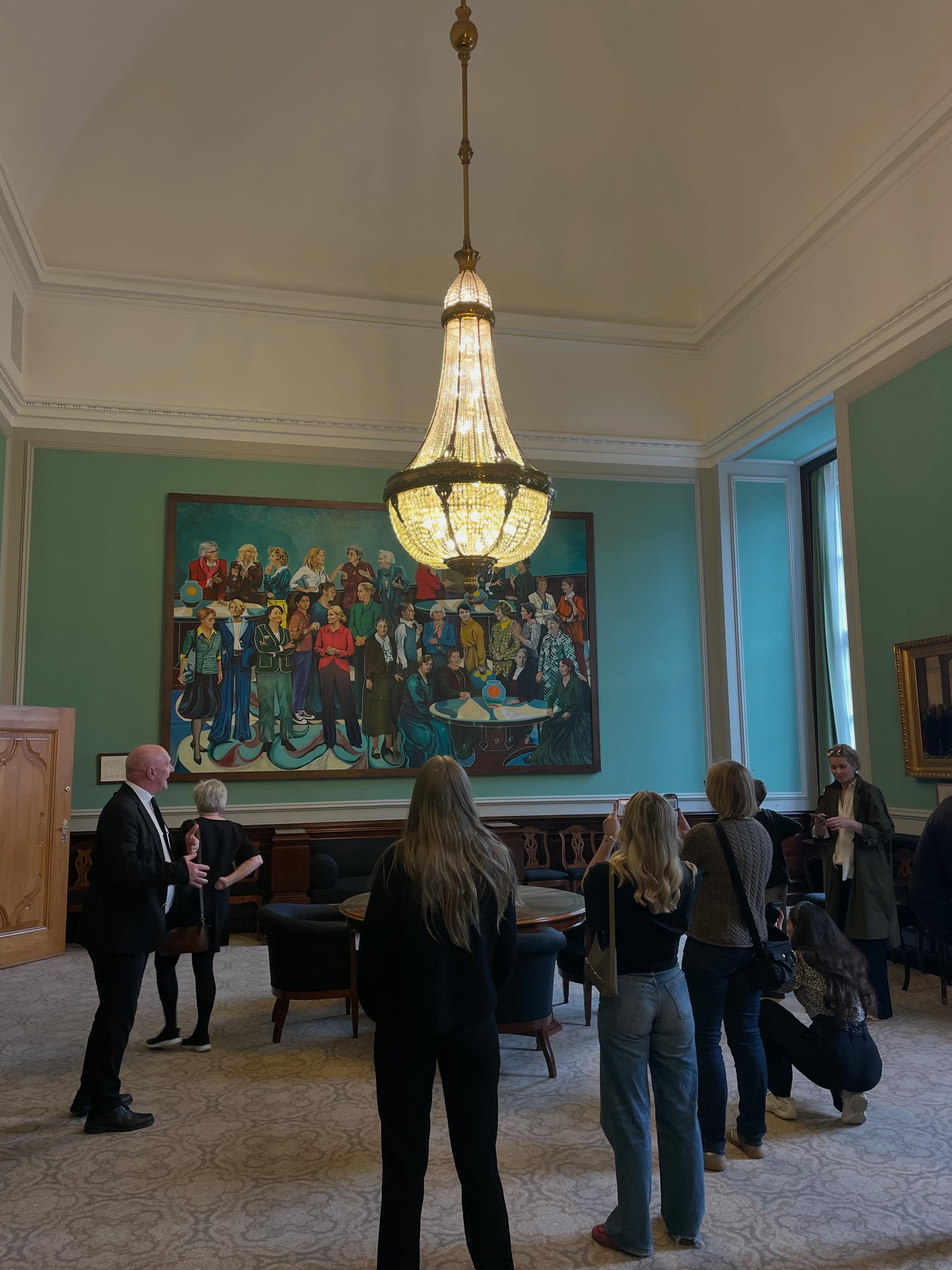 UNSA Oslo study trip part 2 🇺🇳
Here are some highlights from day 3 and 4 in Copenhagen 🩵
During the last days of the trip, we explored more of the city and had a guided visit to the Danish Parliament (Folketinget). We also had more free time to enjoy Copenhagen, including some shopping, escape room, café visits, and plenty of time in the sun ☀️
The days ended with shared dinners, card games, and lots of good conversations!