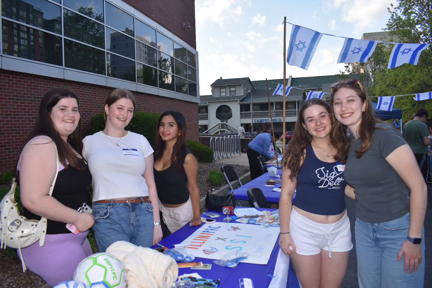 Happy #ThrowbackThursday!!
We're throwing it back to our Yom HaAtzmaut Shuk Party three weeks ago! We had such a great time celebrating Israel's 78th birthday with food, music, education, henna, a caricaturist, free judaica, art and more!