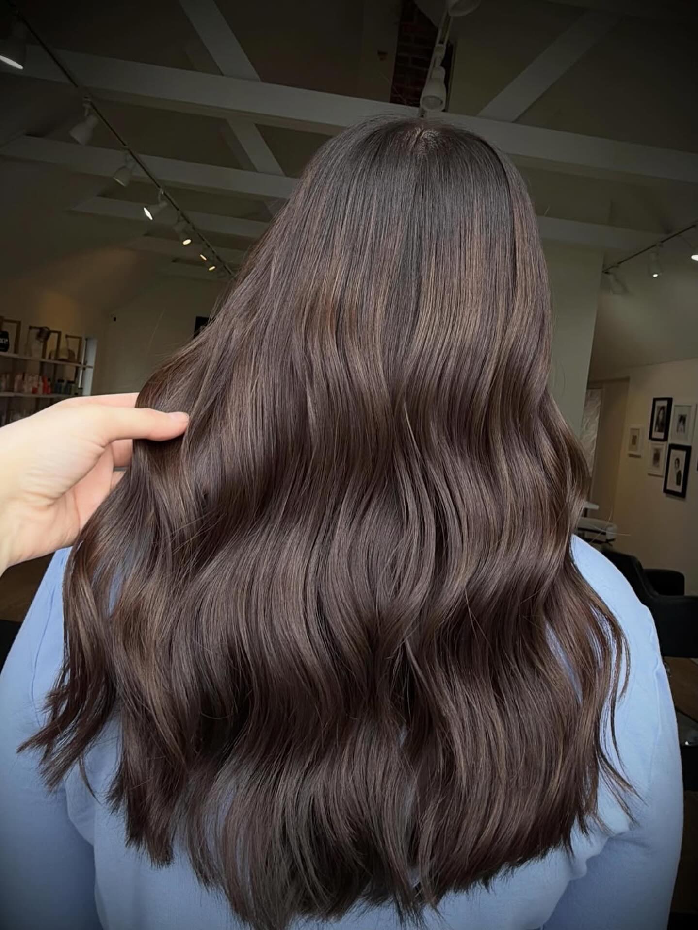 @hairby.julz
Soft brunette season 🤎
Warmer weather doesn’t always have to mean going lighter — rich, dimensional brunettes deserve their moment too ✨
Who else is staying on the dark side this season? 🤍
A little reminder that my summer books are filling fast! Dm me to book that summer refresh🫶🏻