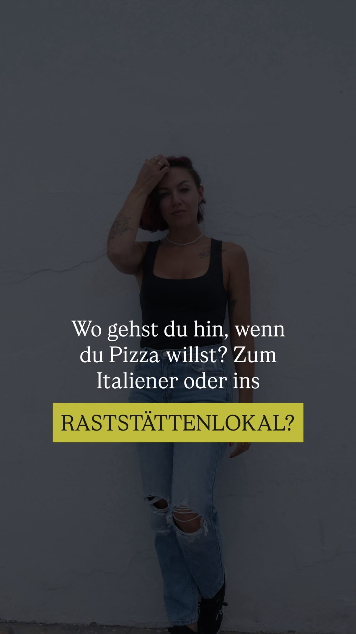 Ja ich weiß, dass du Angst davor hast, jemanden auszuschließen!
Aber wenn du das nicht tust, dann kannst du auch nicht die richtigen Menschen anziehen.
Du kannst nicht Expertin für alle sein!
Das kauft dir keiner ab und ganz ehrlich - das bist du auch nicht, oder?
Deine Positionierung darf sich übrigens auch wieder verändern, aber leg dich erstmal fest!
Wenn du das nicht tust, dann wirst du NICHT mehr Kunden haben, im Gegenteil - glaub mir einfach!
Und wenn du mehr Tipps zum Businessaufbau willst, dann folg unbedingt @growunity_official