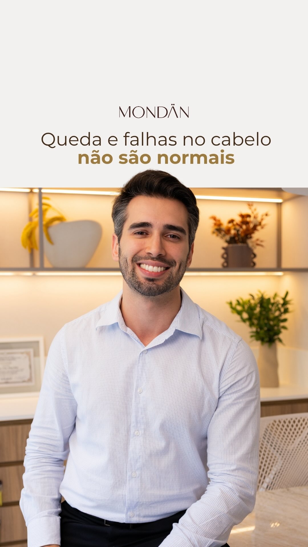 Você tem percebido seu cabelo cair mais do que o normal?
Existe, sim, uma quantidade esperada de queda no dia a dia.
Mas quando esse volume aumenta, surgem falhas ou o fio começa a afinar, isso pode indicar algo além.
Alterações hormonais, deficiências nutricionais ou até doenças do couro cabeludo podem estar por trás. E cada causa exige um tratamento diferente.
Na Mondän, contamos com um centro capilar especializado, com tecnologia e equipe qualificada para investigar cada caso de forma individualizada.
Agende sua avaliação e entenda o que faz sentido para você.